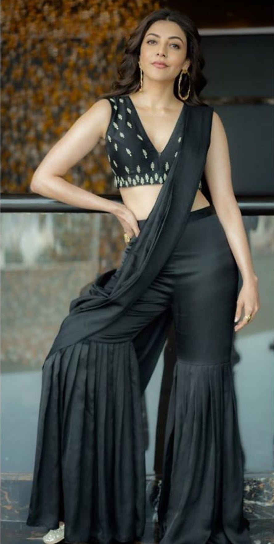 Kajal Shows Off Her Waistline And Gets Hot During Comali Promotions