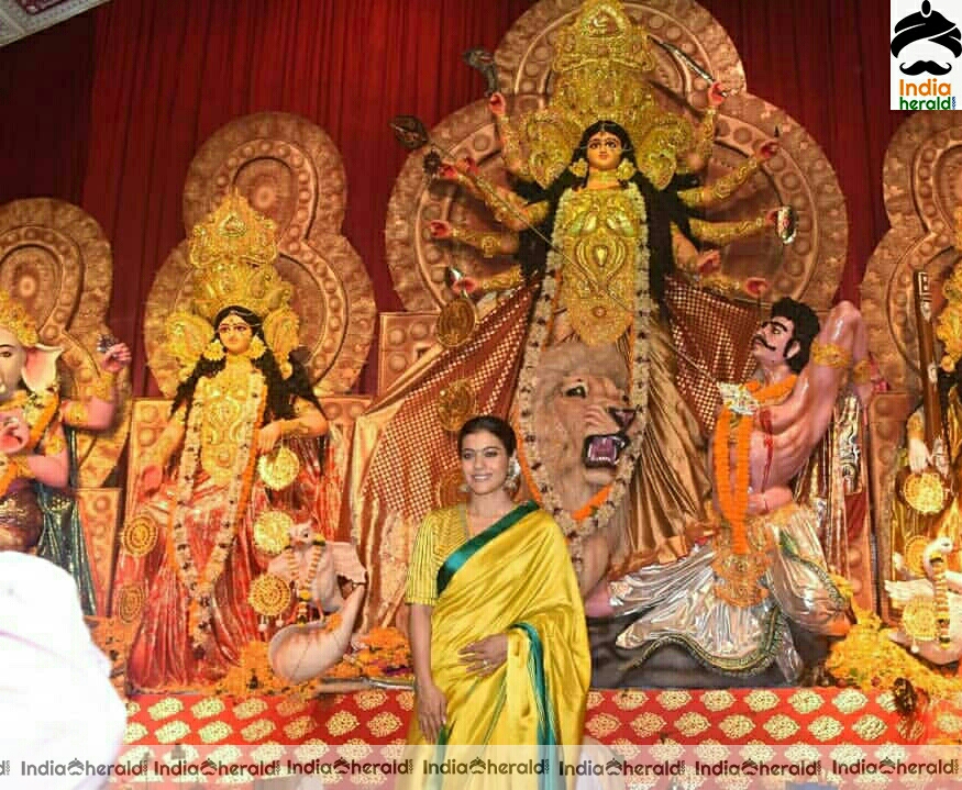 Kajol And Amitabh Bachchan At Durga Puja