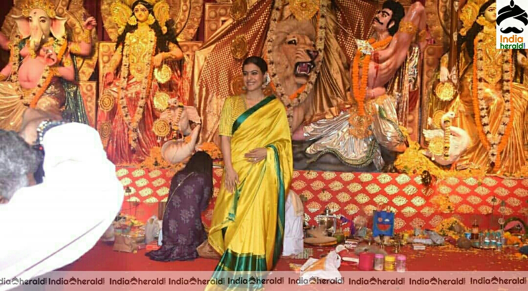 Kajol And Amitabh Bachchan At Durga Puja