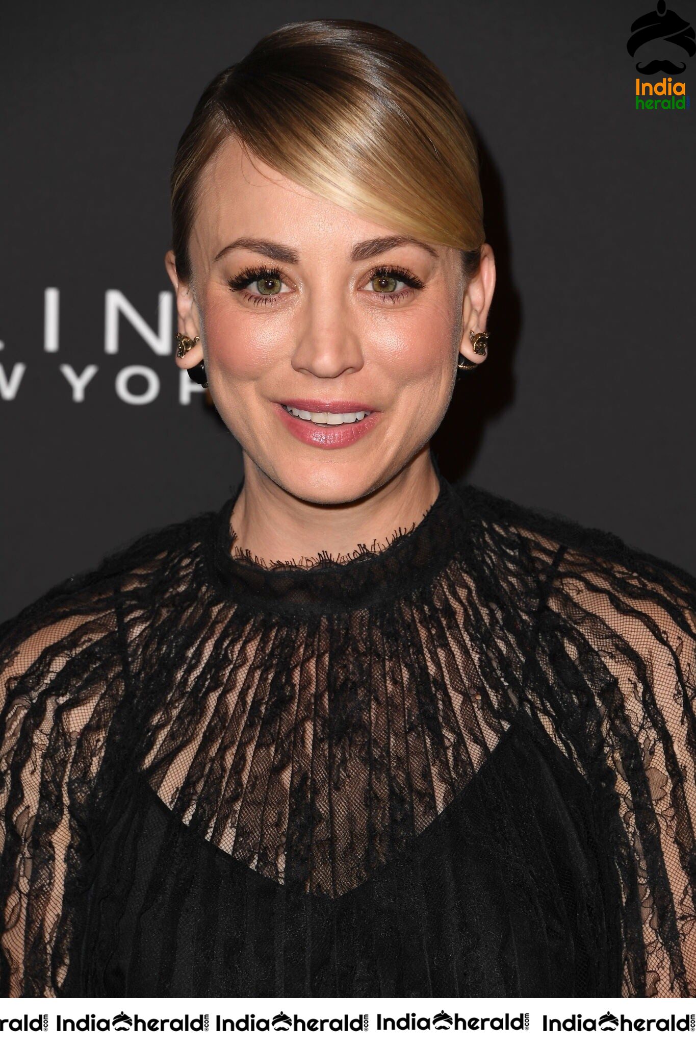 Kaley Cuoco at 5th Annual Instyle Awards in Los Angeles Set 1