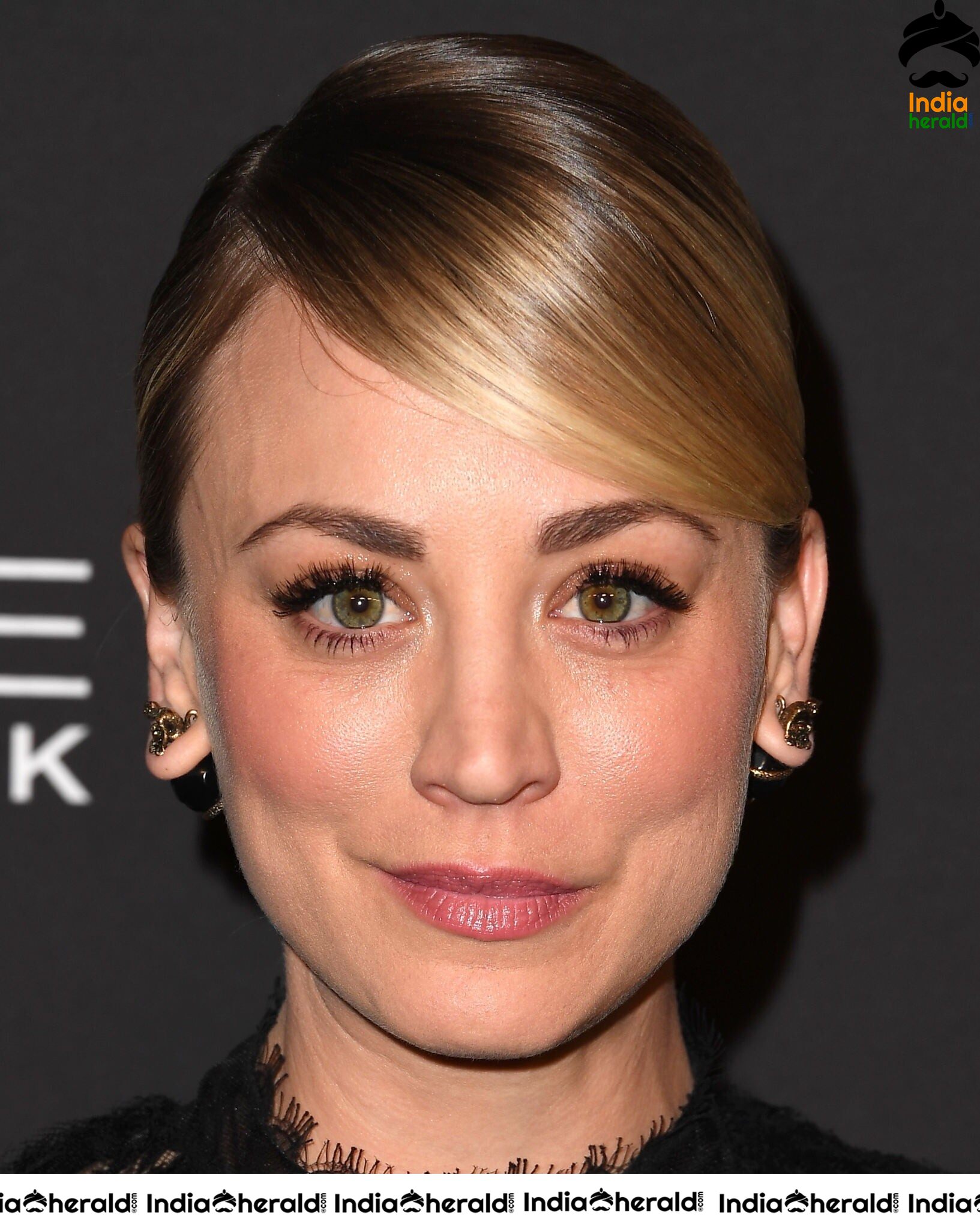 Kaley Cuoco at 5th Annual Instyle Awards in Los Angeles Set 1