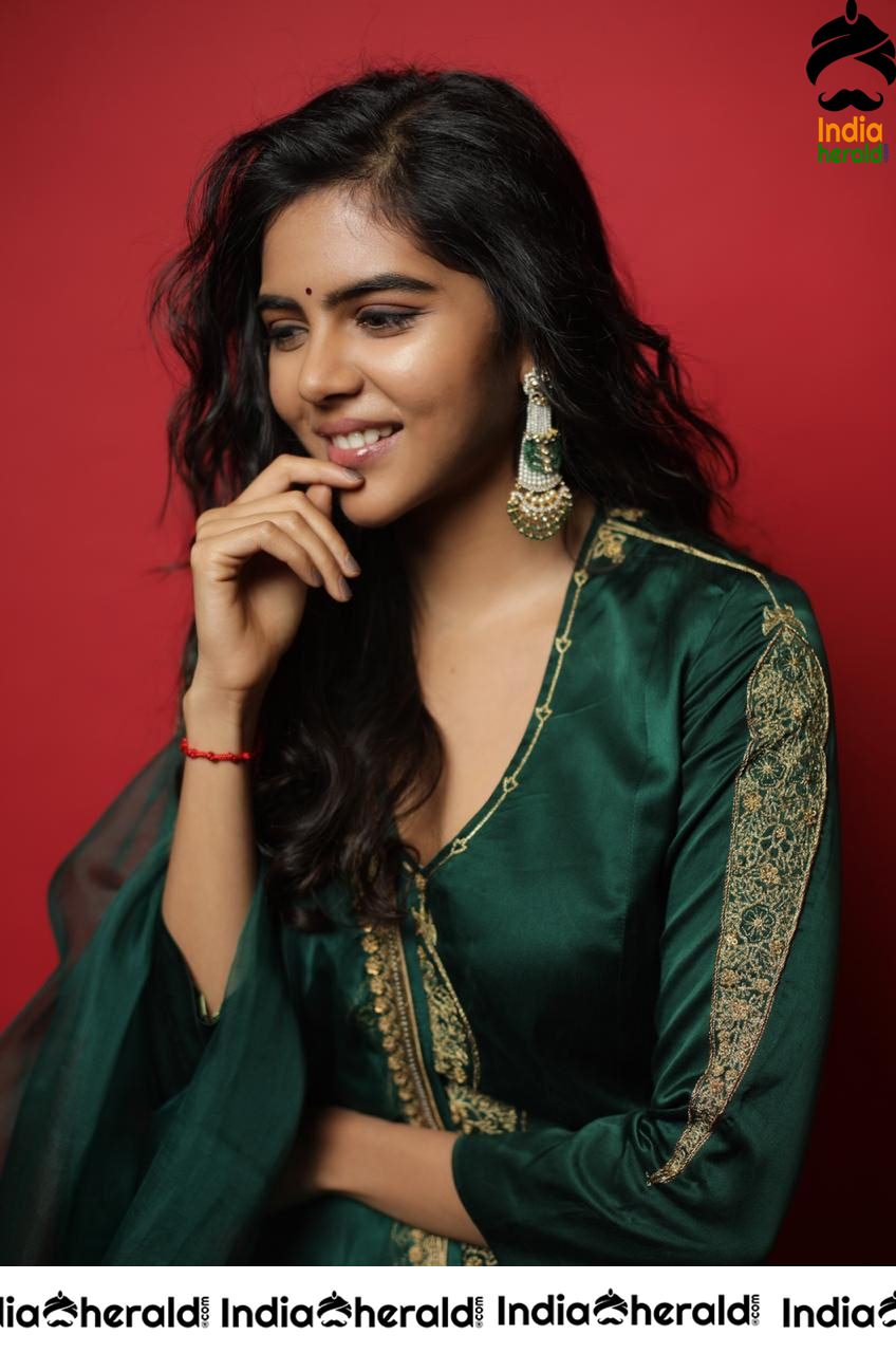 Kalyani Priyadarshan Seduces with her Beauty and Flawless SMile