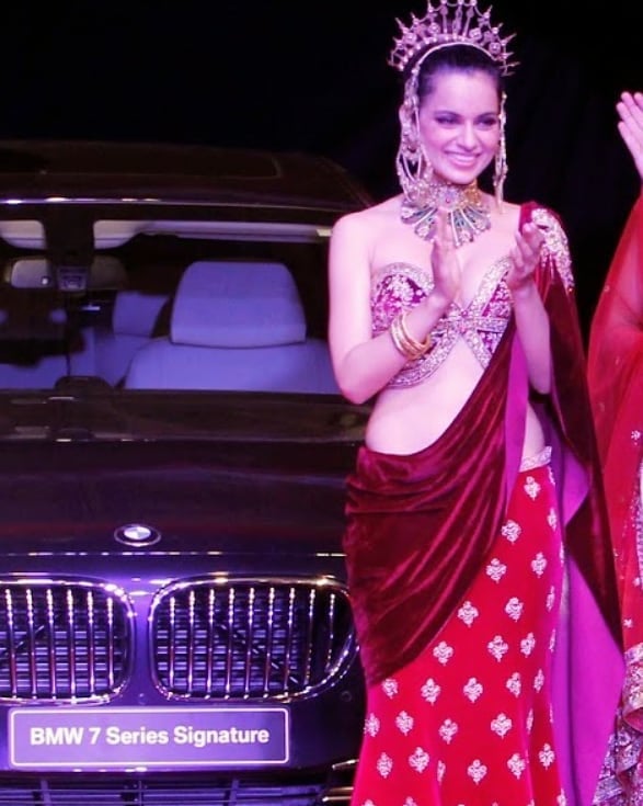 Kangana Ranaut Sexiest Hot Cleavage Show On The Ramp