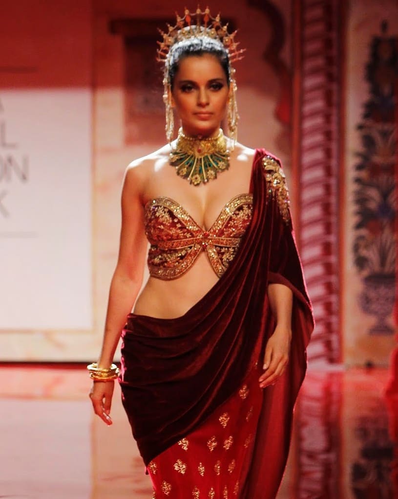 Kangana Ranaut Sexiest Hot Cleavage Show On The Ramp