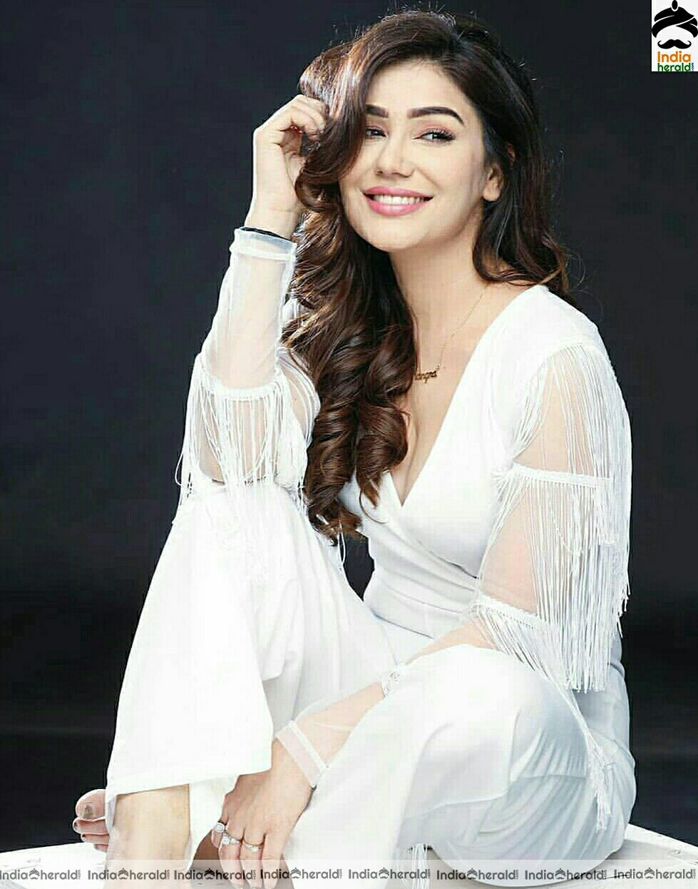 kangna Sharma Hot Compilation Photos