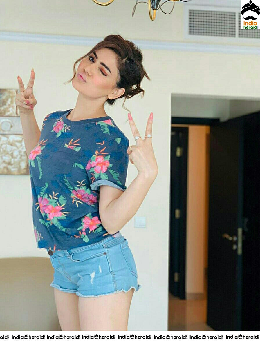 Kangna Sharma Latest Hot Thighs Revealing Stills In Hotel Room