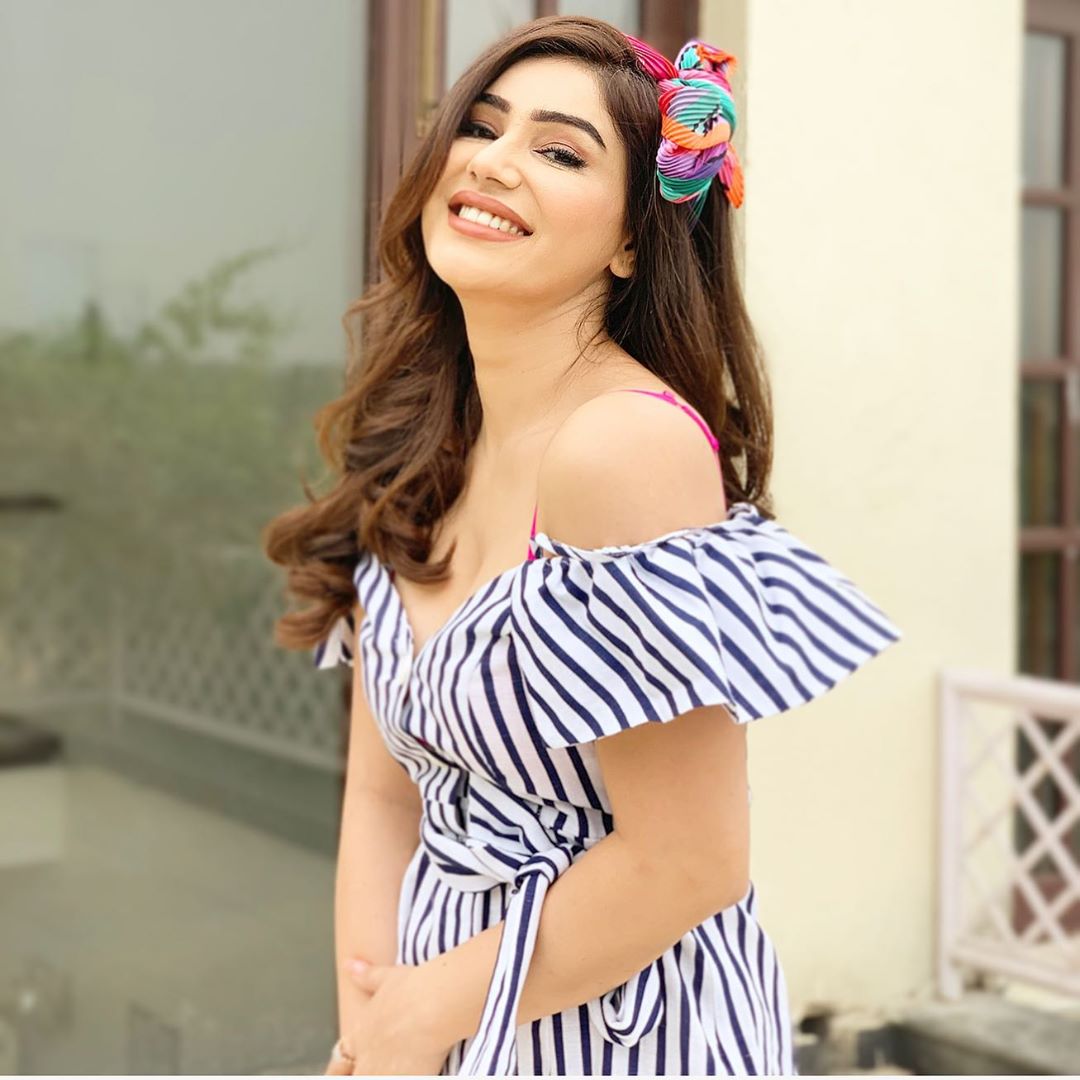 Kangna Sharma Mesmerizing Cute Photos