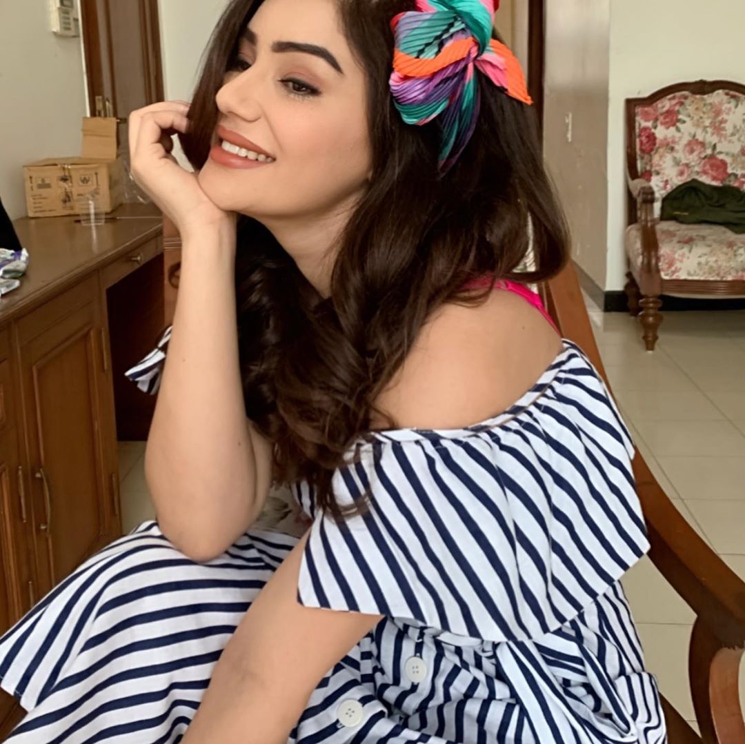 Kangna Sharma Mesmerizing Cute Photos