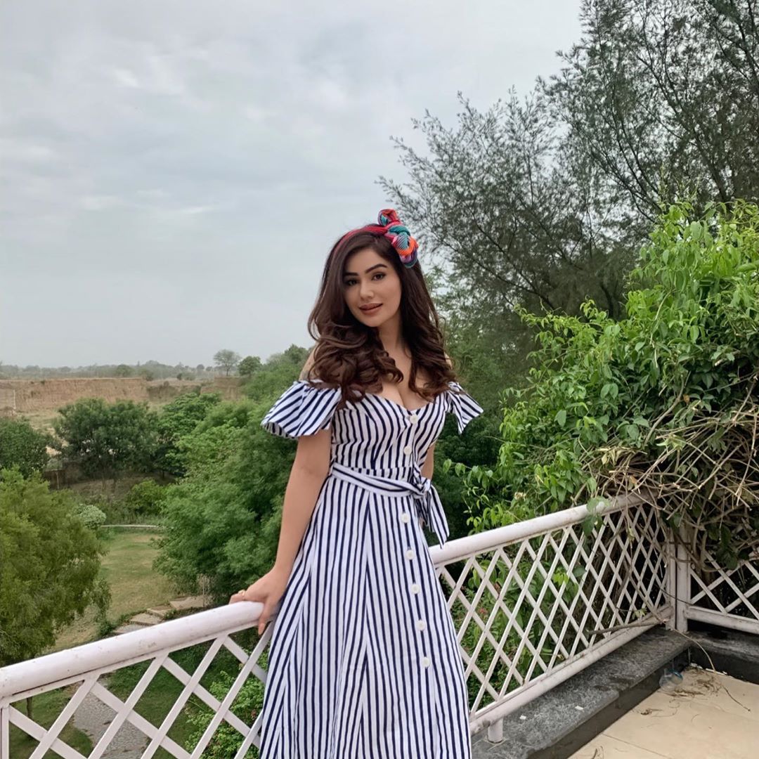 Kangna Sharma Mesmerizing Cute Photos