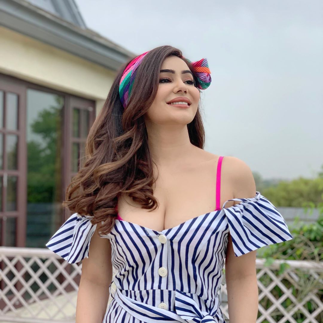 Kangna Sharma Mesmerizing Cute Photos