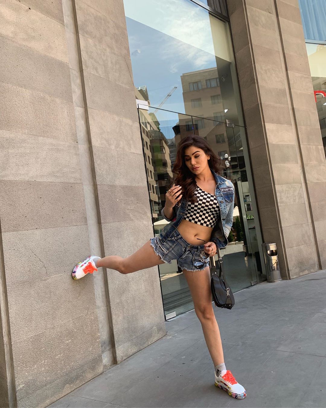 Kangna Sharma Shows Sexy Thighs During Her Vacation To USA