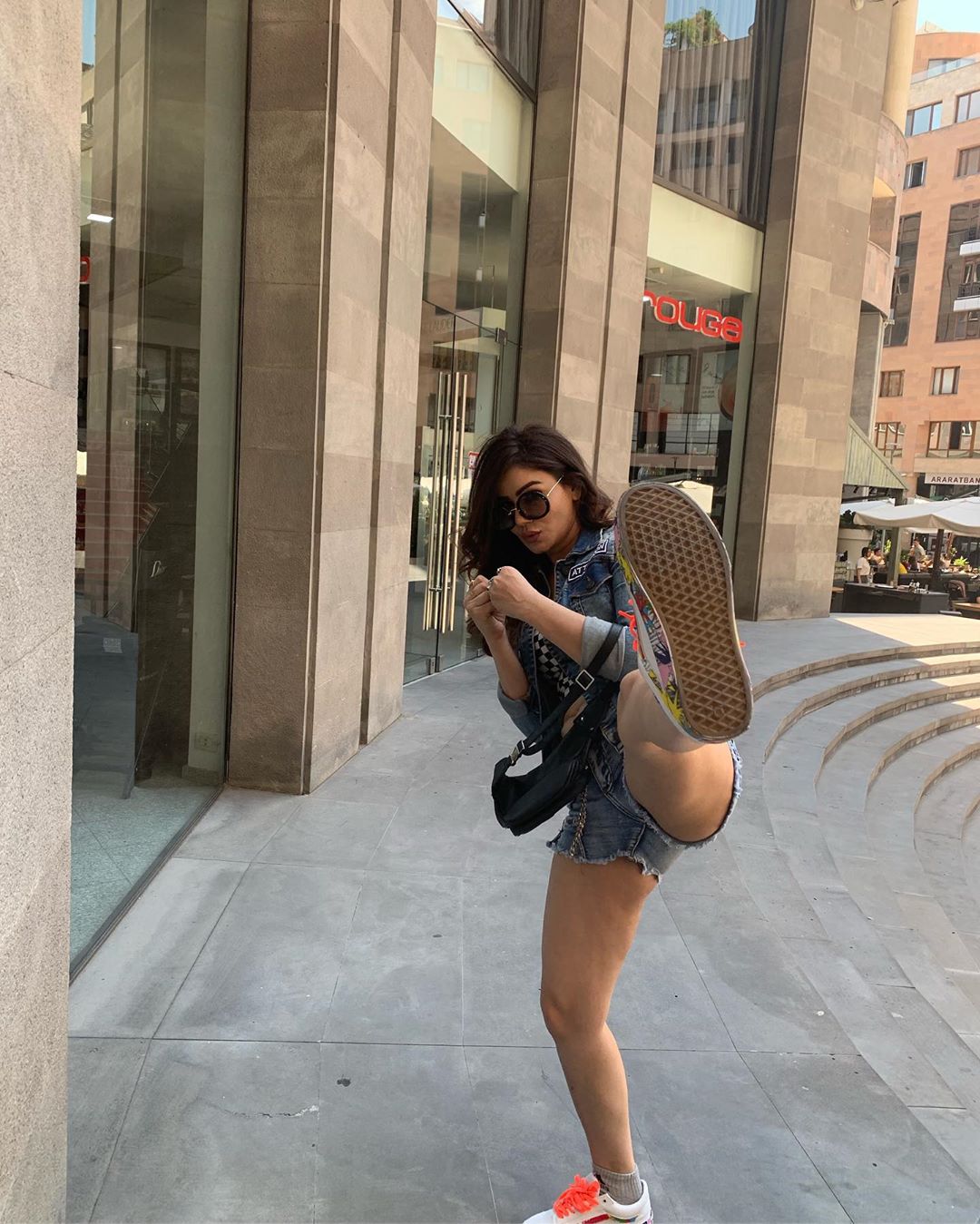 Kangna Sharma Shows Sexy Thighs During Her Vacation To USA