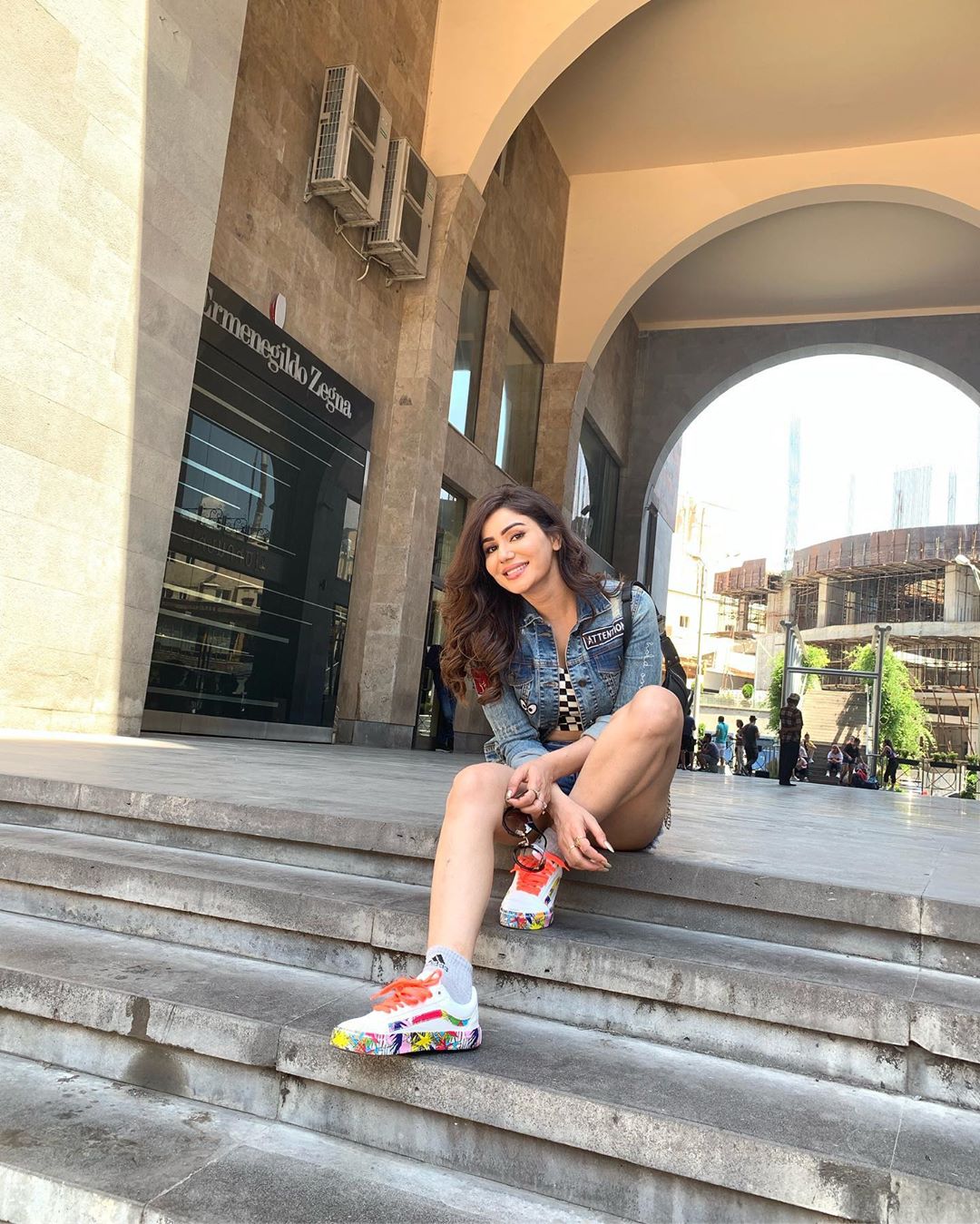Kangna Sharma Shows Sexy Thighs During Her Vacation To USA