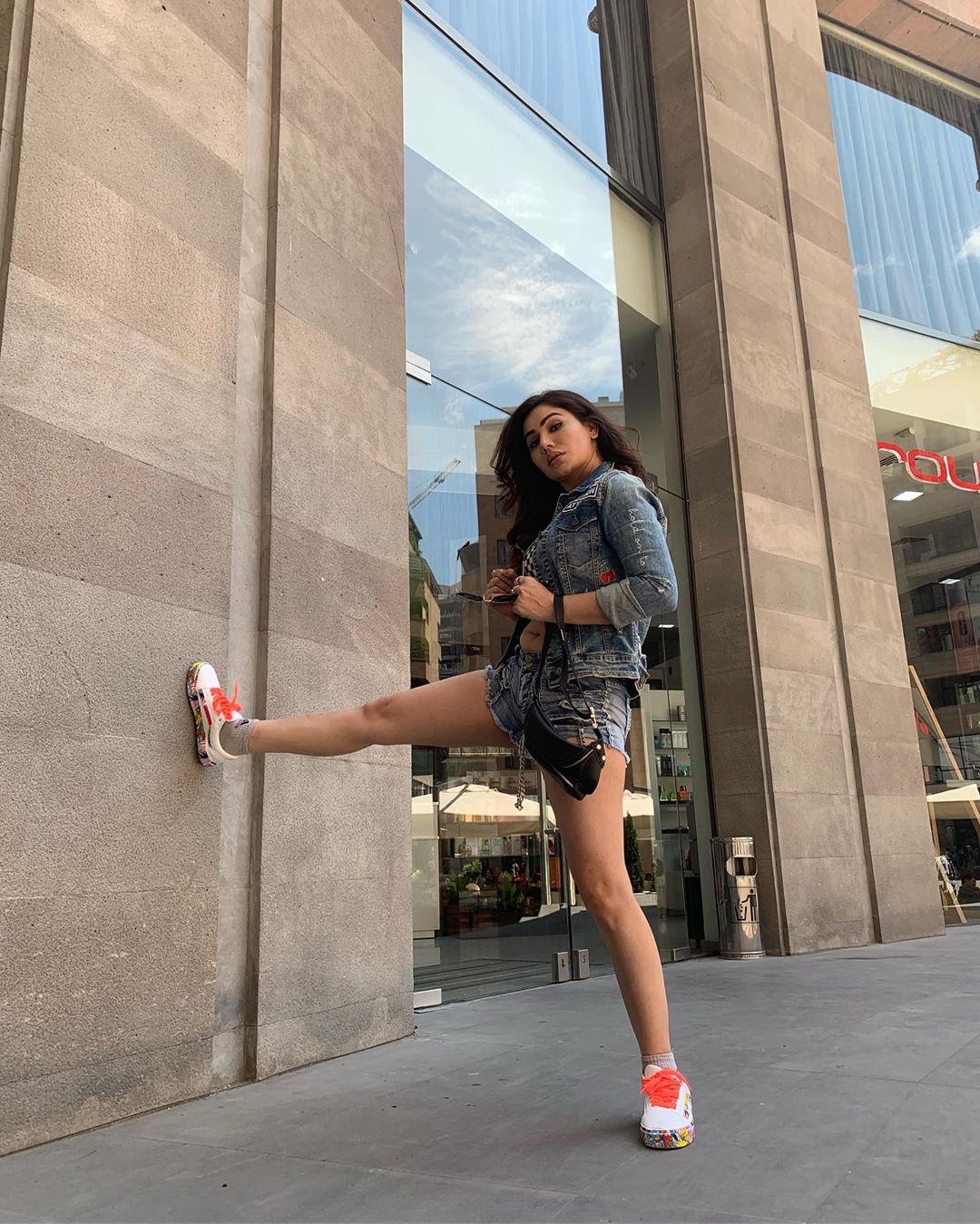 Kangna Sharma Shows Sexy Thighs During Her Vacation To USA