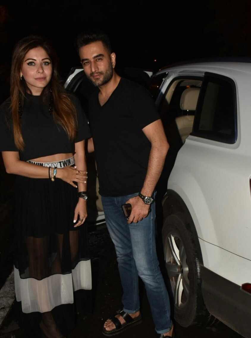 Kanika Kapoor And Shekhar Ravjiani Seen At A Bandra Restaurant