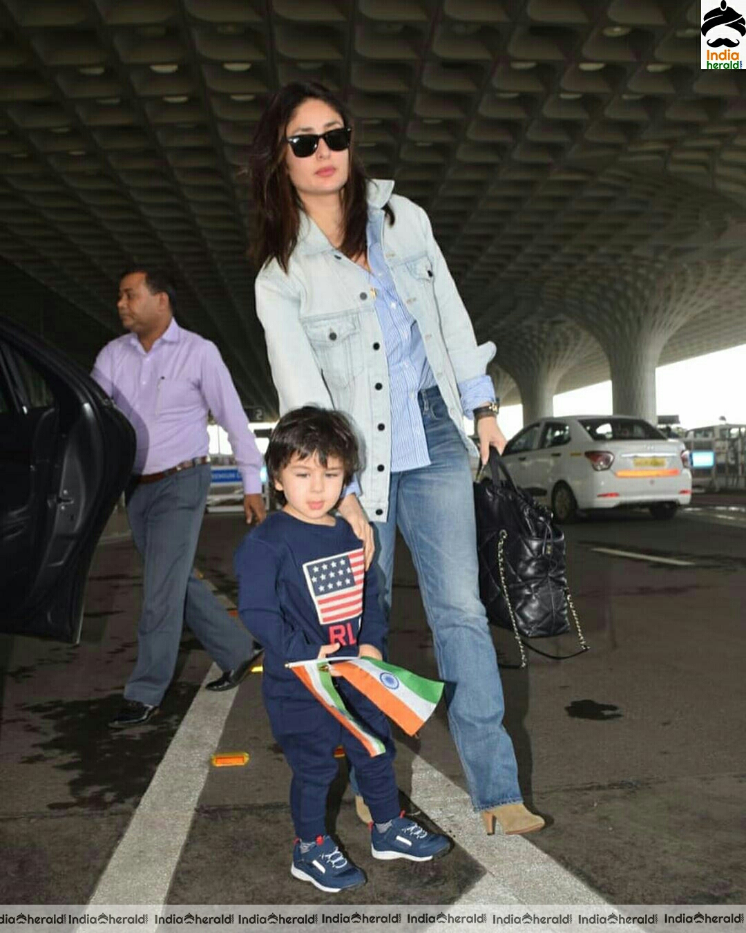 Kareena kapoor And Her Son Spotted At Mumbai Airport