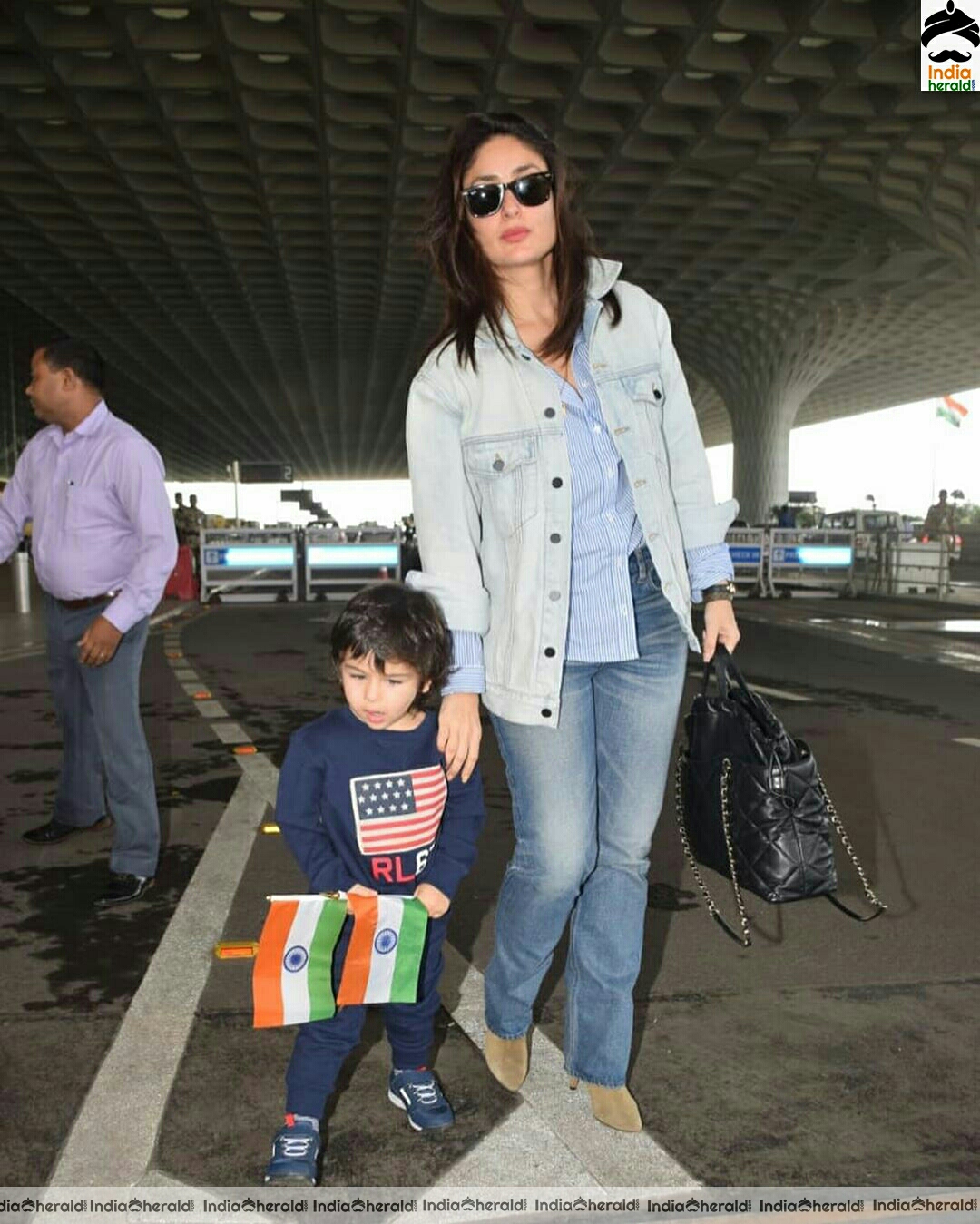 Kareena kapoor And Her Son Spotted At Mumbai Airport