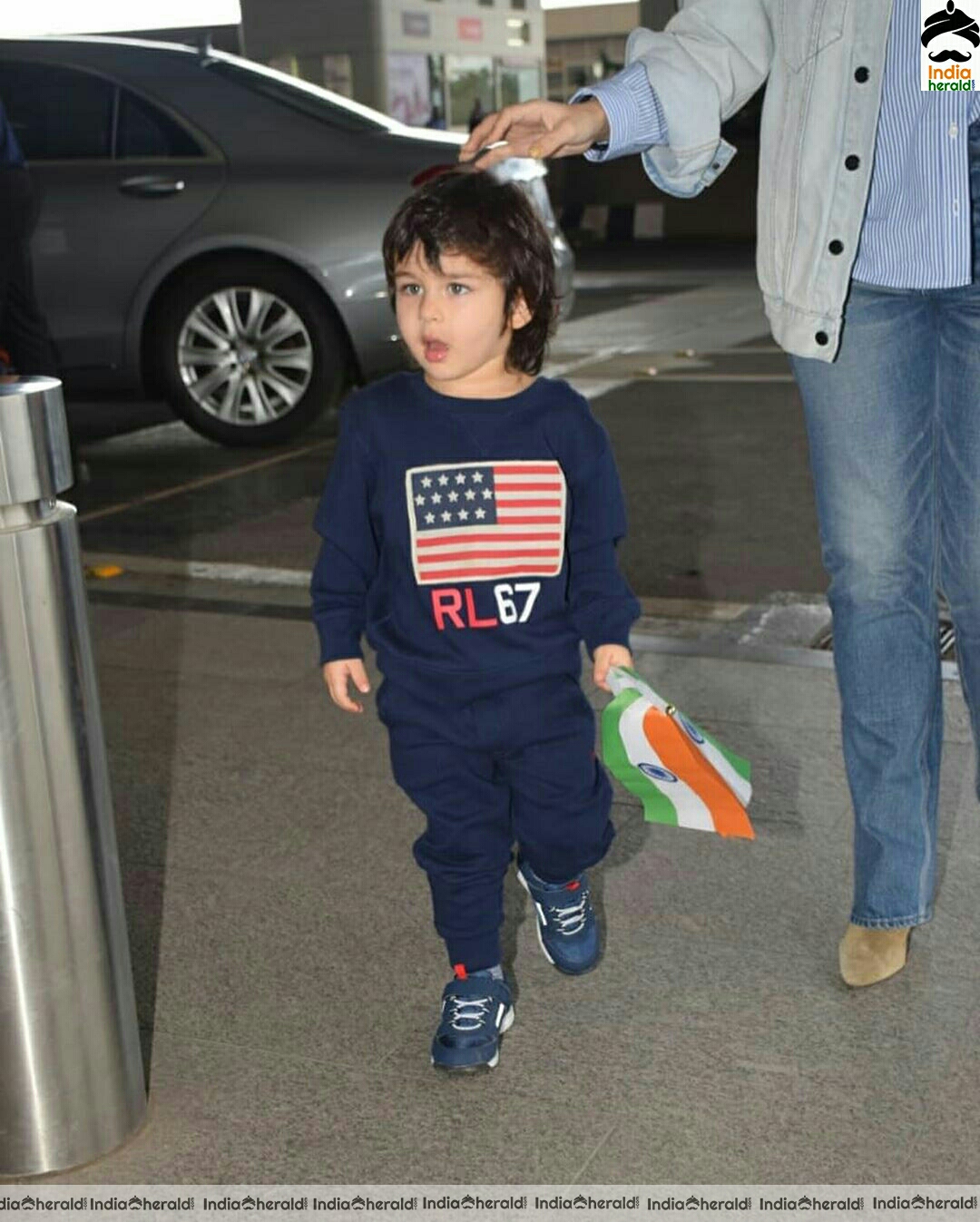 Kareena kapoor And Her Son Spotted At Mumbai Airport