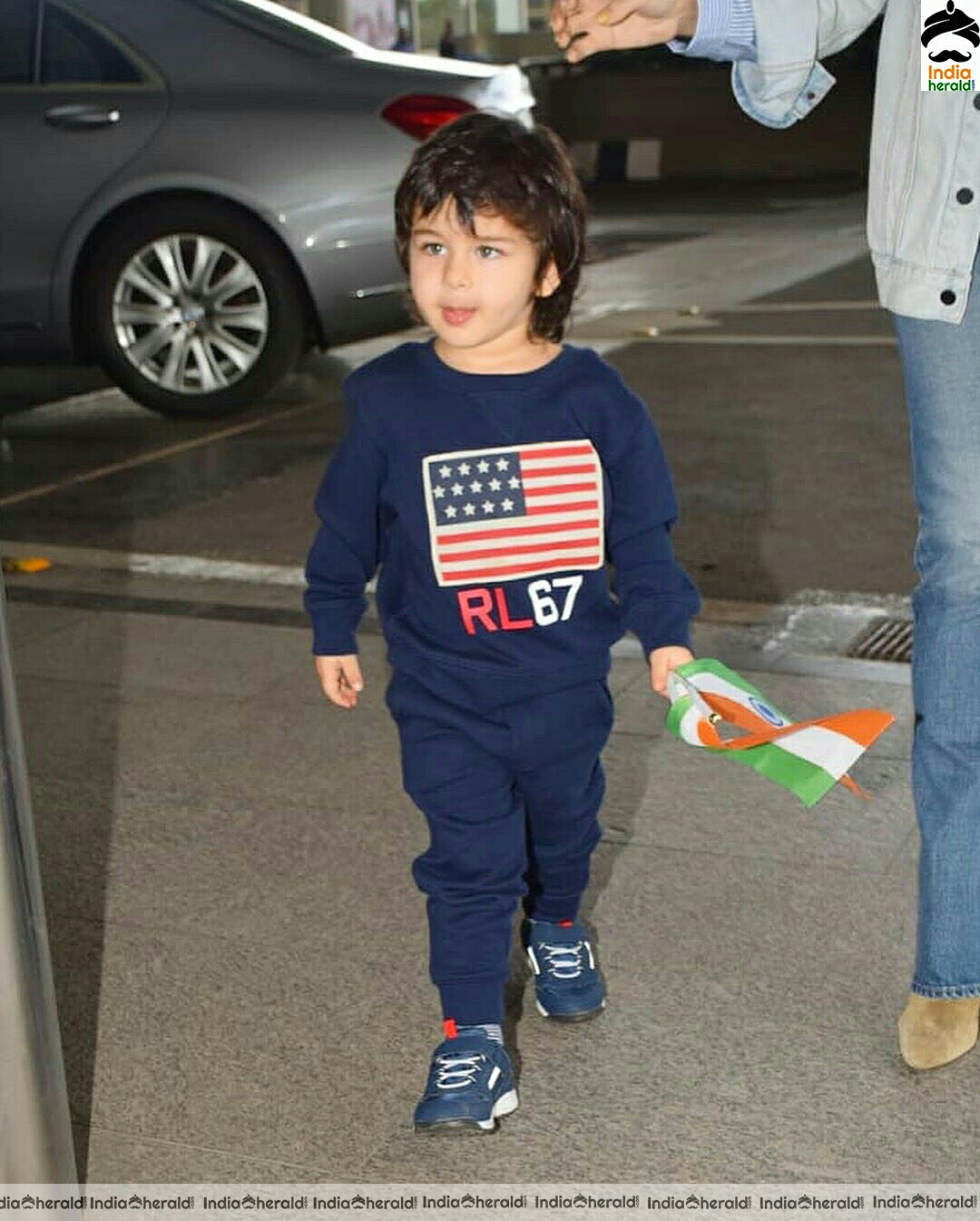 Kareena kapoor And Her Son Spotted At Mumbai Airport