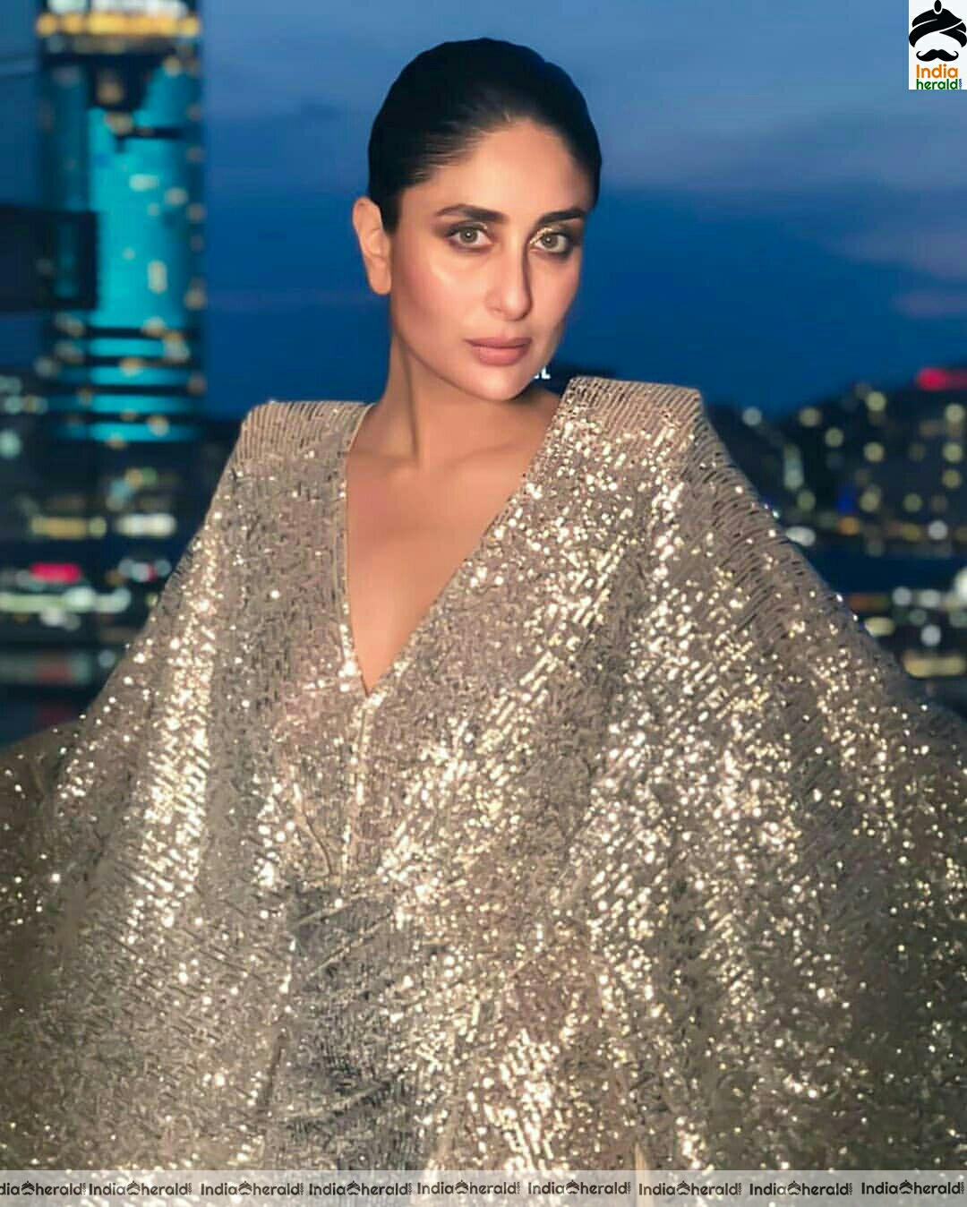 Kareena Kapoor dazzling like a Golden Girl