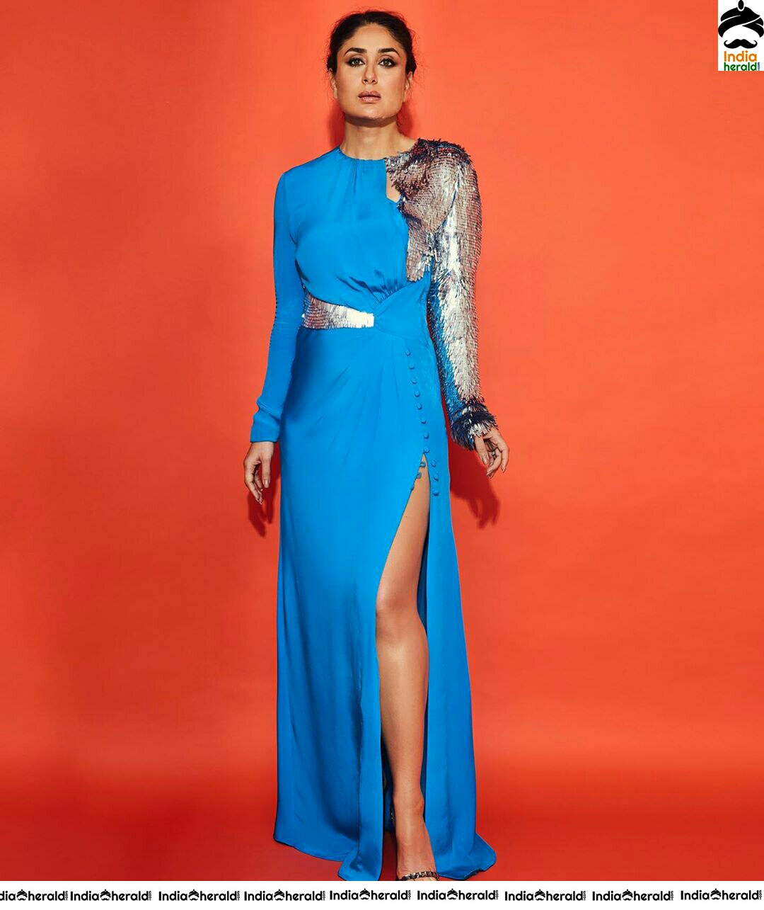 Kareena Kapoor Glam Look In Blue Saree Stills