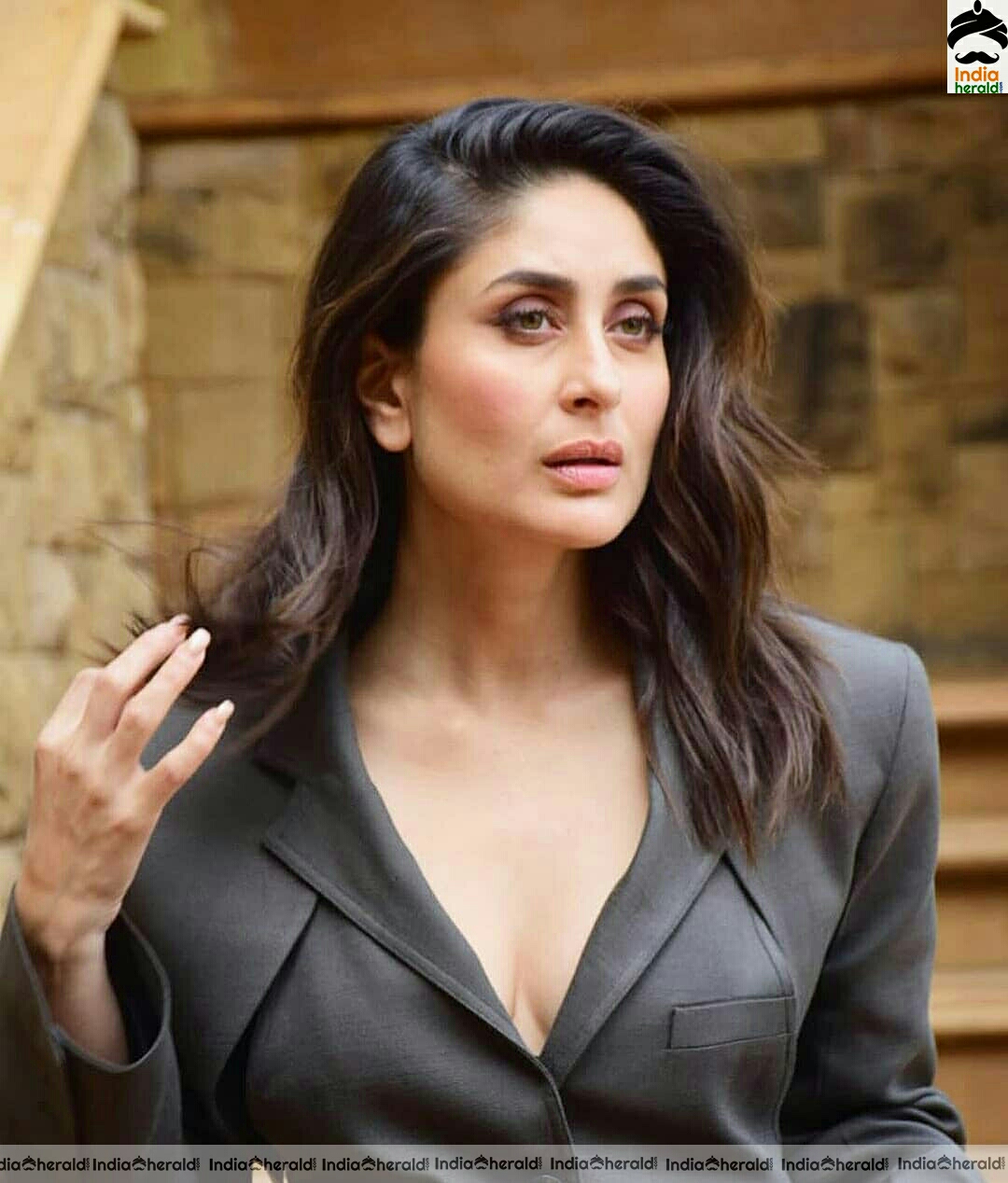 Kareena kapoor Hot Black Dress Stills