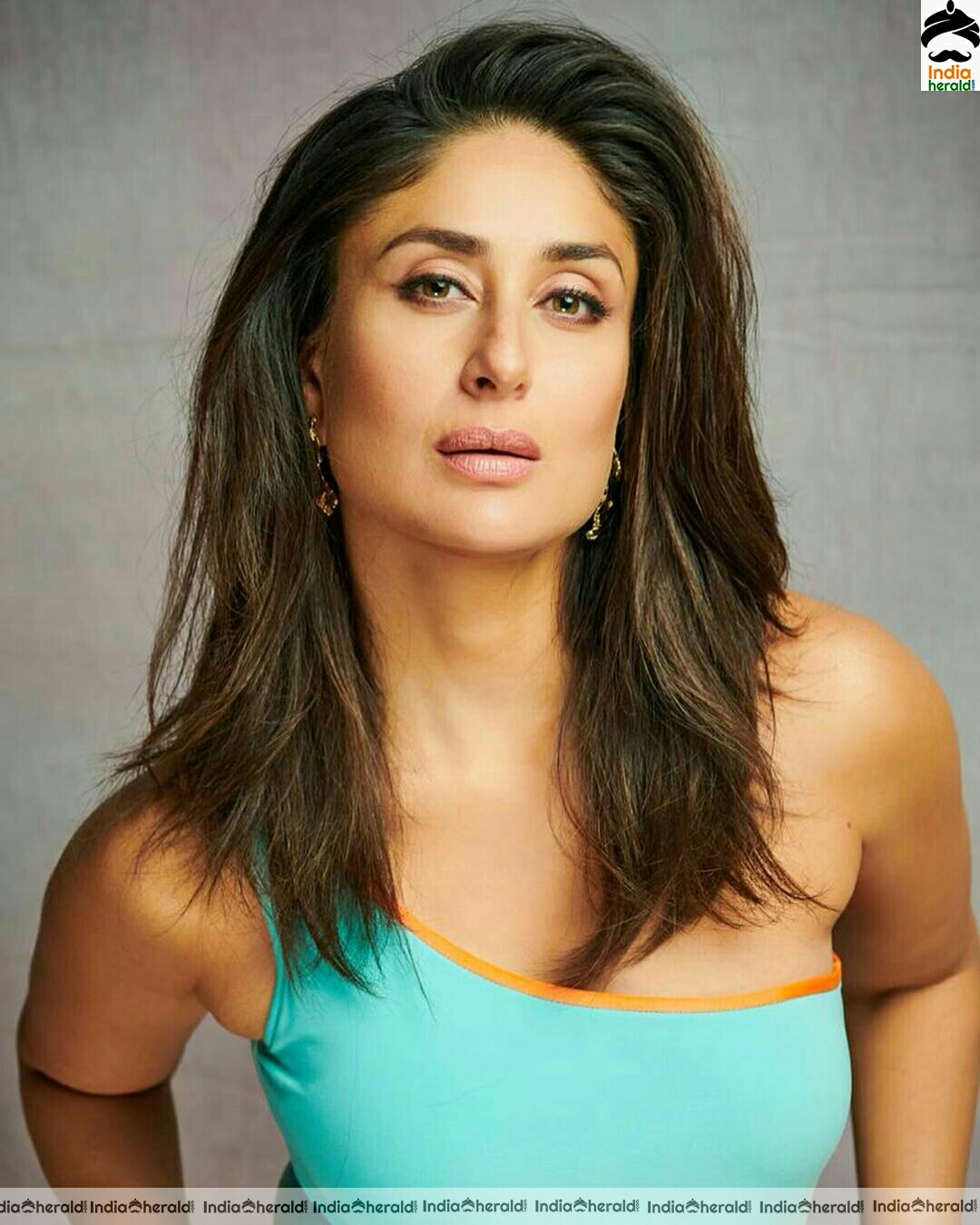 Kareena Kapoor Hot blue dress stills