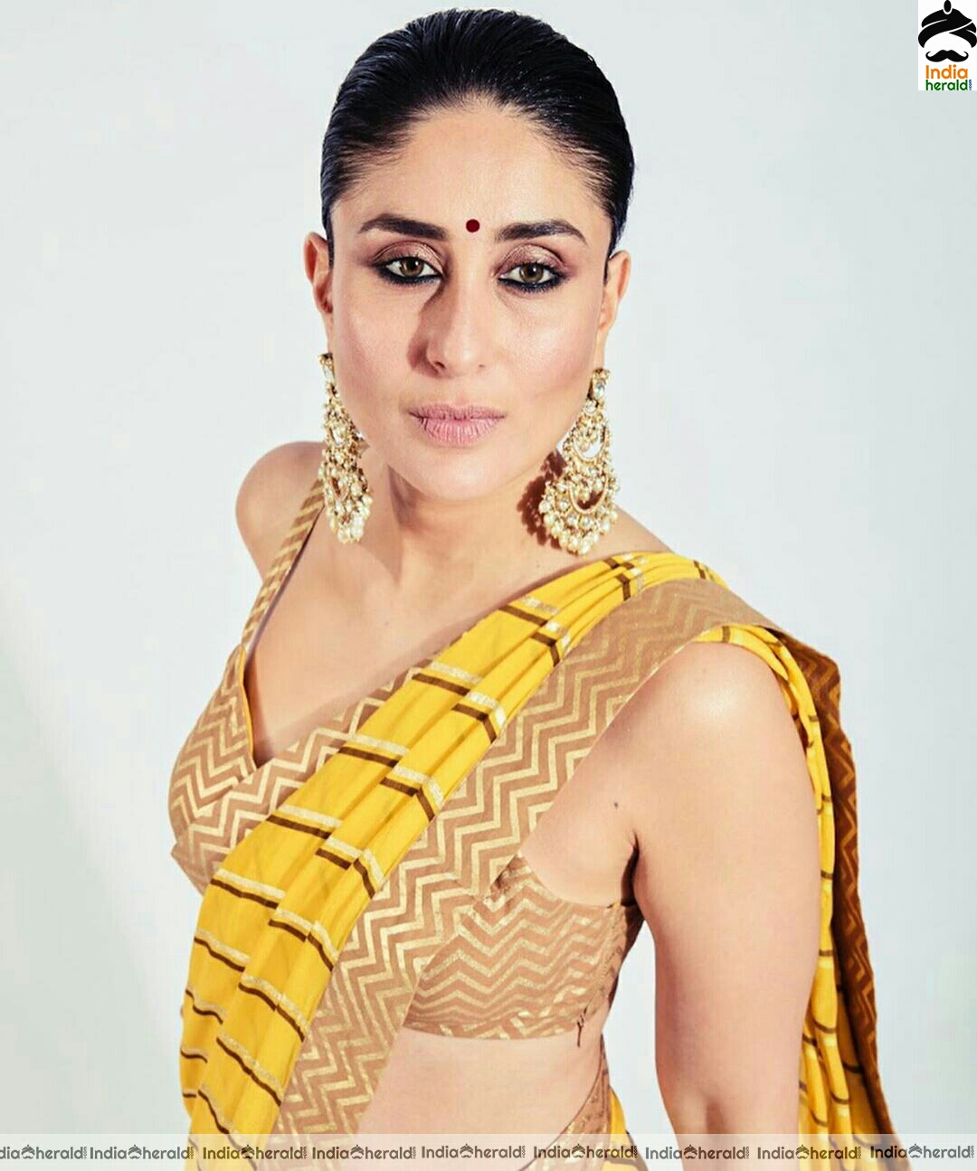 Kareena kapoor Hot Yellow Saree Stills