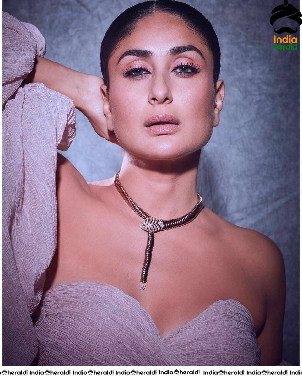 Kareena Kapoor is Too Sexy To Handle in These Photos