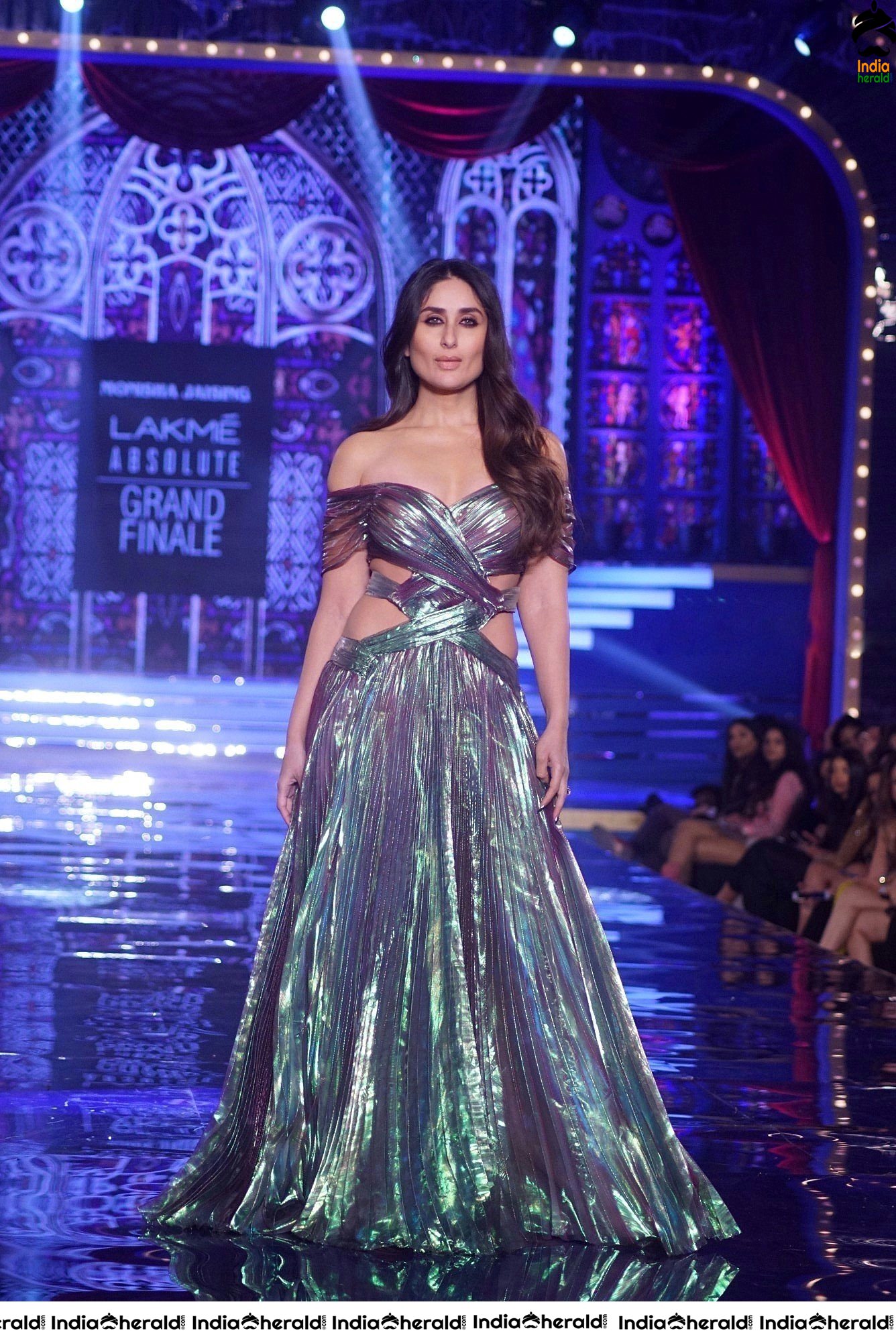 Kareena Kapoor Latest Hot Photo Stills Set 1