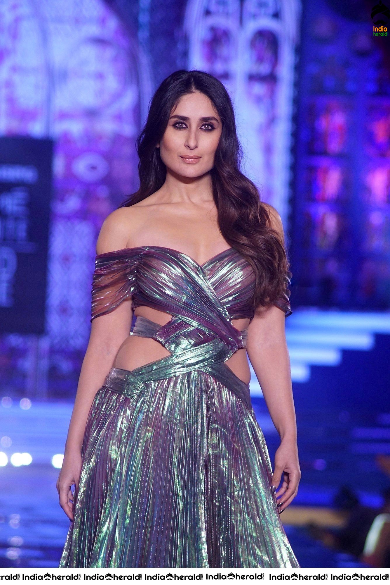 Kareena Kapoor Latest Hot Photo Stills Set 1