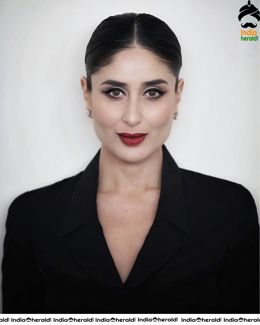 Kareena Kapoor Oozing Oomph in these Latest Hot Photos Set 1