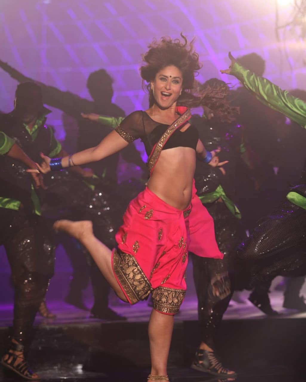 Kareena Kapoor Sexy Stills For Item Song Halkta Halkta jawani