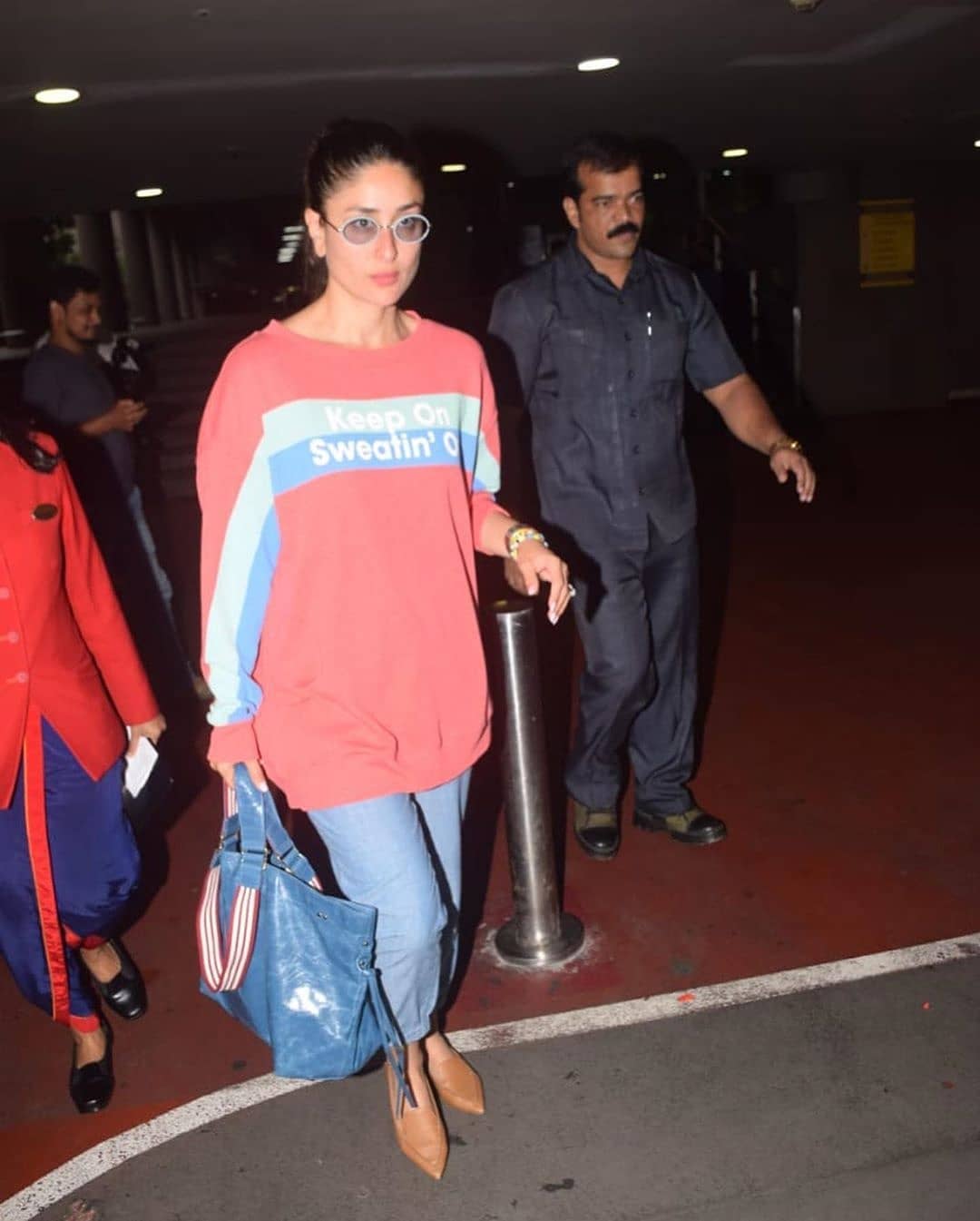 Kareena Kapoor Spotted In Casual Denim At Juhu