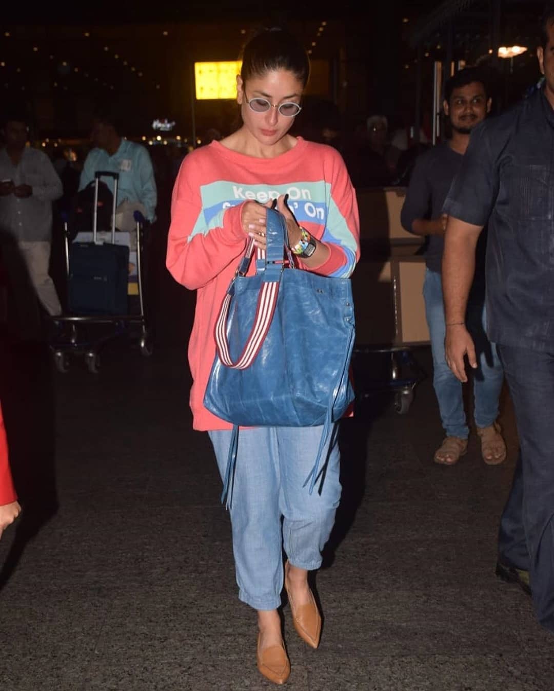 Kareena Kapoor Spotted In Casual Denim At Juhu