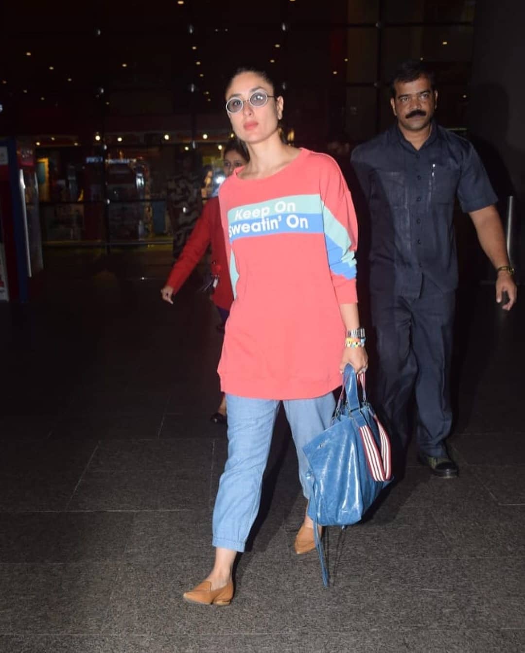 Kareena Kapoor Spotted In Casual Denim At Juhu