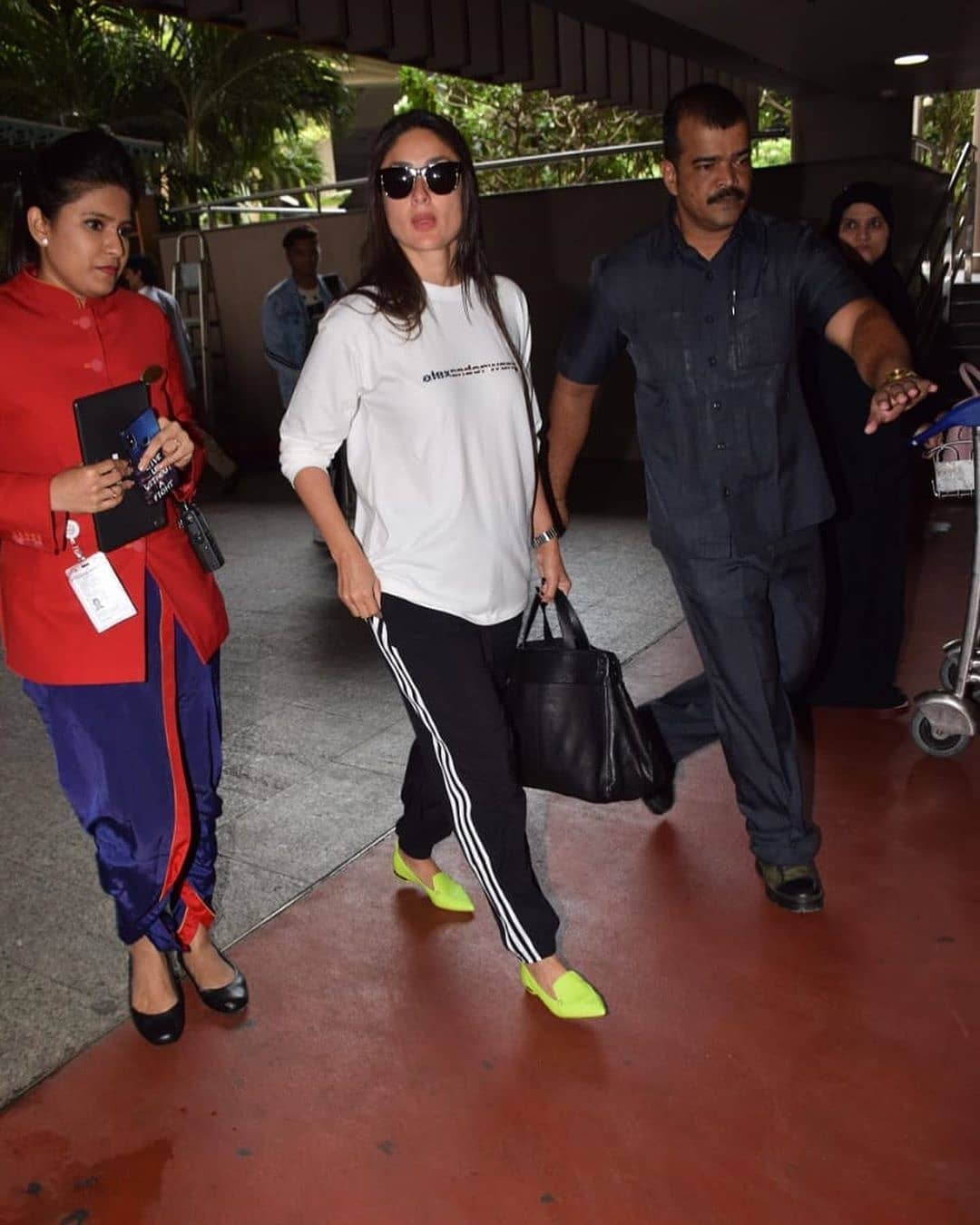 Kareena Kapoor Spotted In Delhi Airport