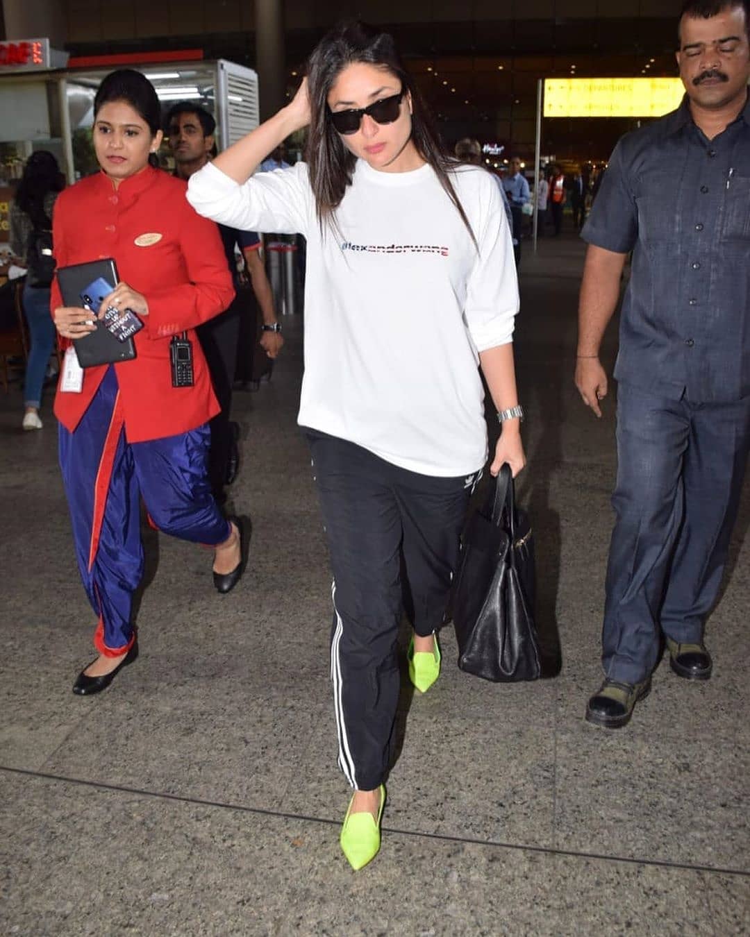 Kareena Kapoor Spotted In Delhi Airport