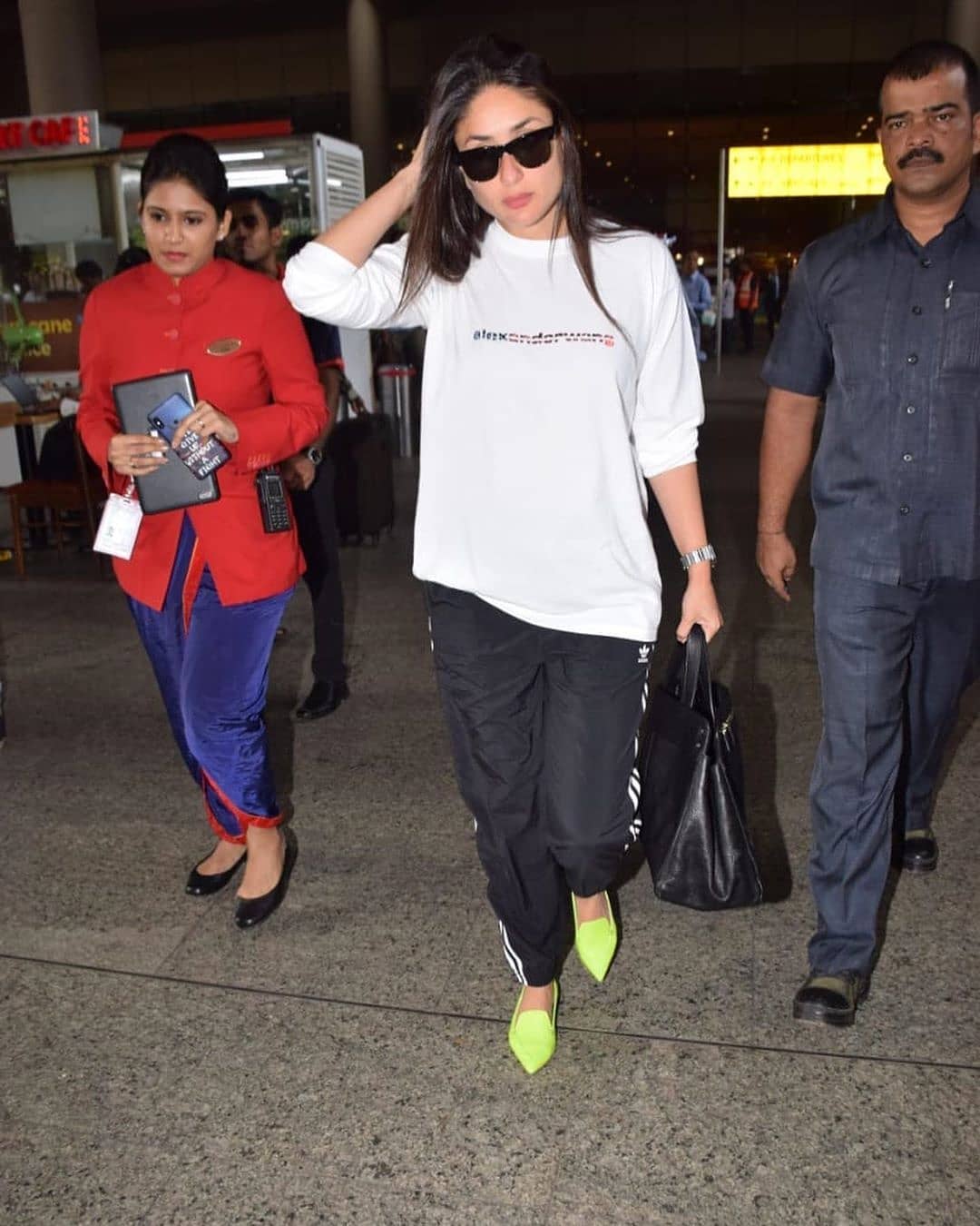 Kareena Kapoor Spotted In Delhi Airport