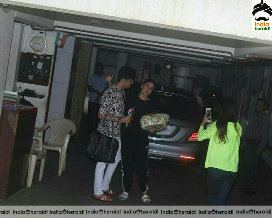 Kareena kapoor Spotted Outside Juhu
