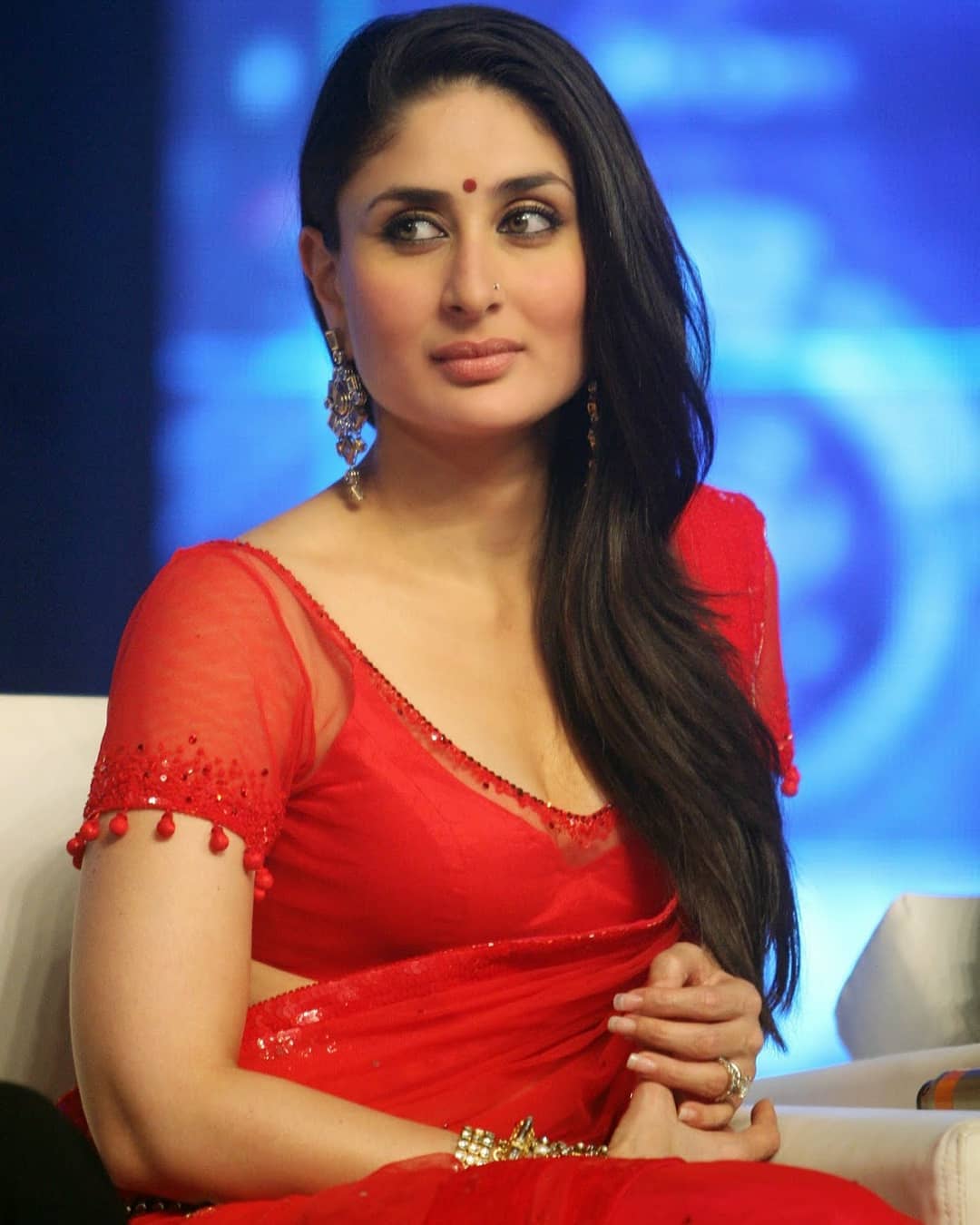 Kareena Kapoor Super Sexy In Red Saree