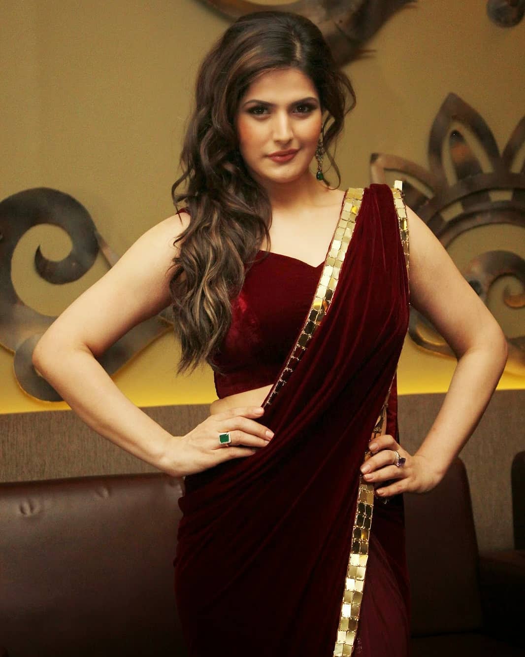 Karine Khan Showcasting Her Most Amazing Curves In A Maroon Revealing Saree