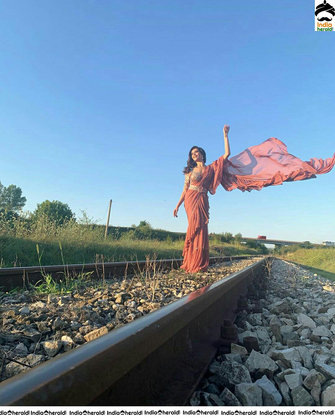 Karishma Tanna Alluring In Modern Saree
