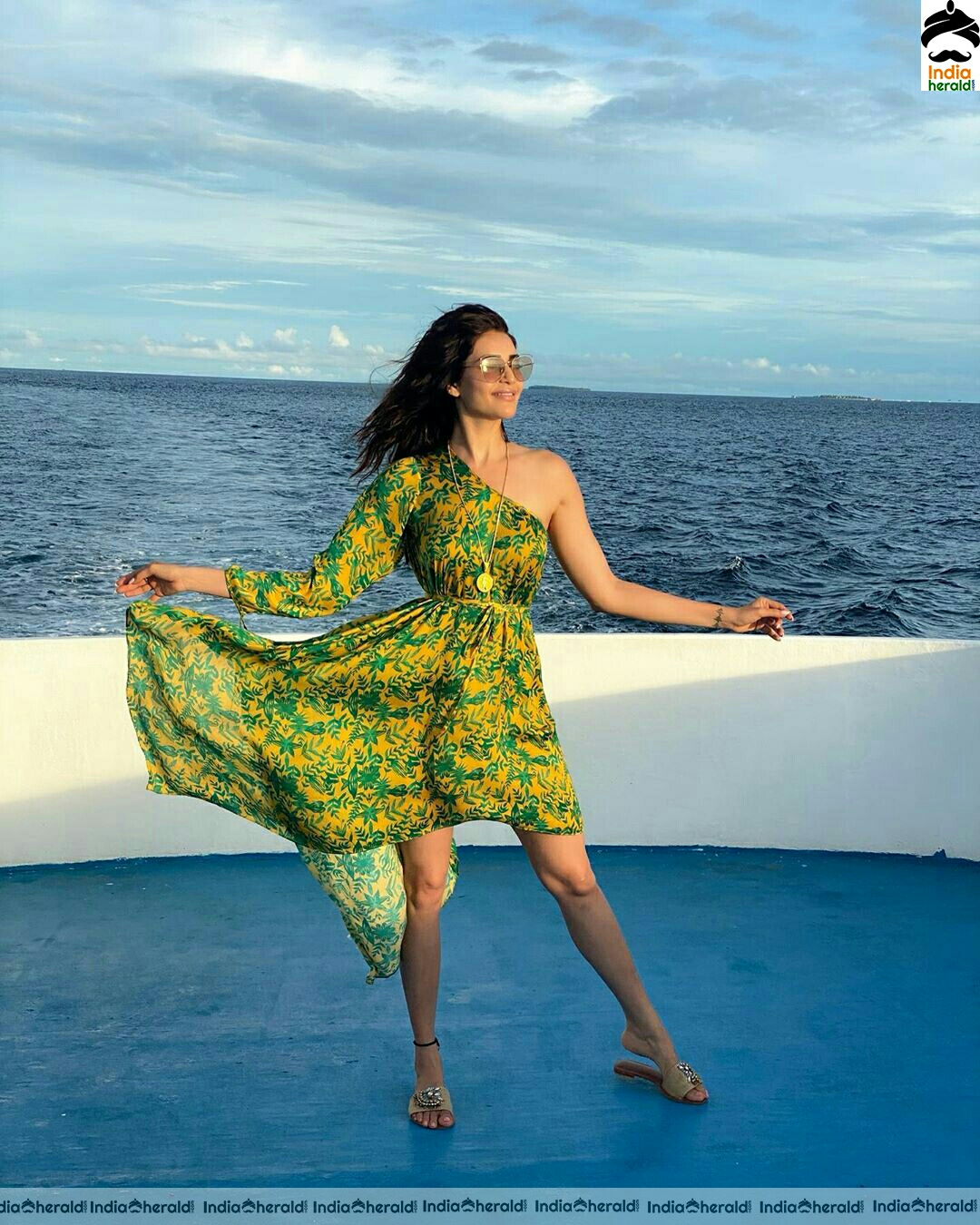 Karishma Tanna Cute Green Dress Stills