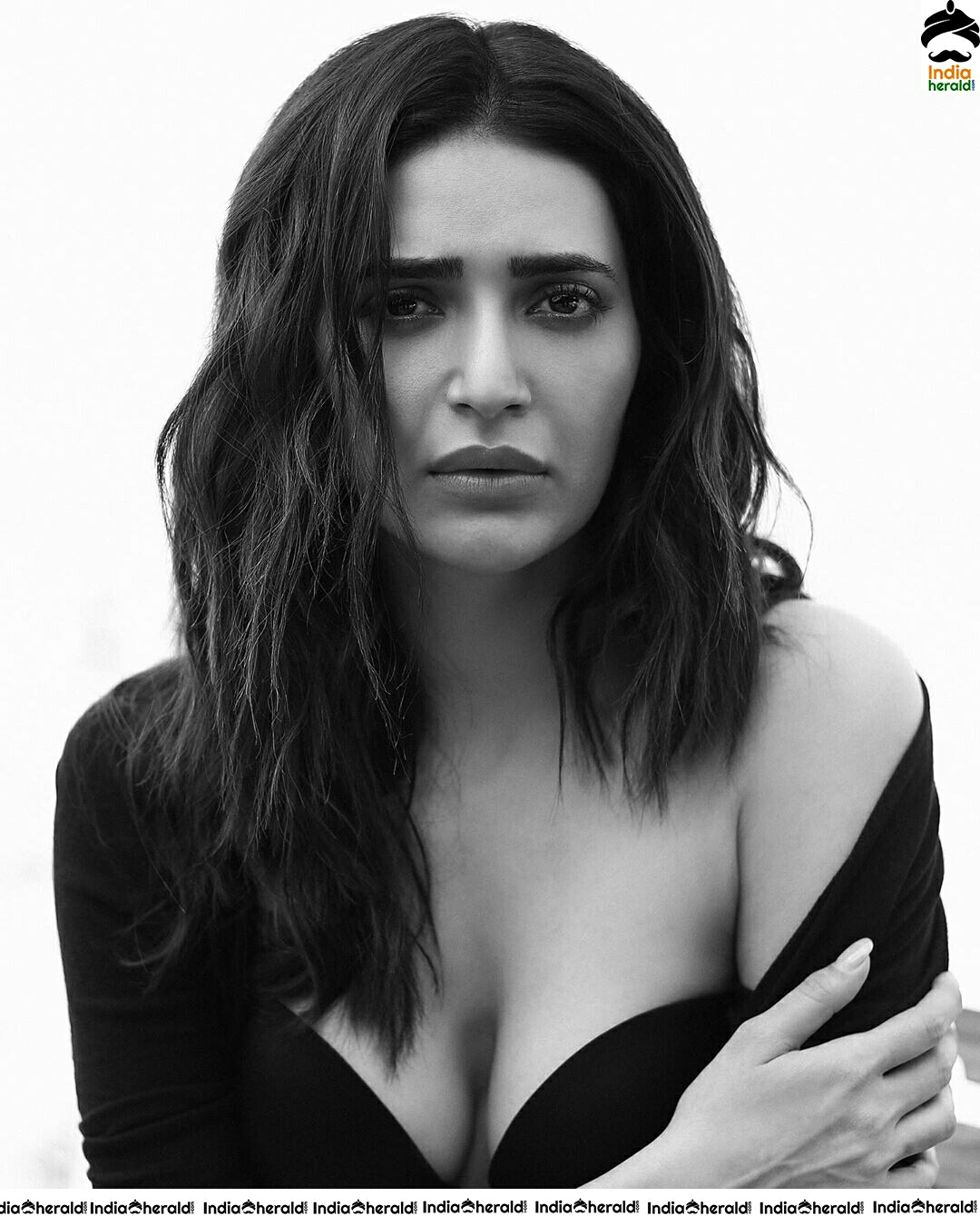 Karishma Tanna Rowishing In Black Colour Dress