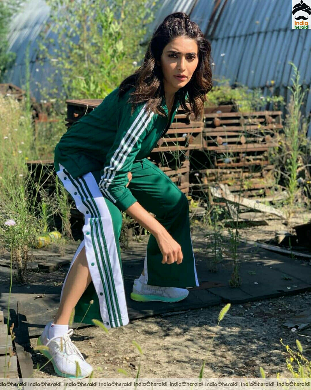 Karishma Tanna Shows Her Sexy Waist In A Jump Suit
