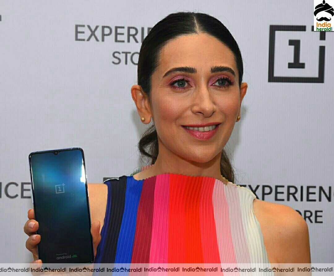 Karisma kapoor Launched OnePlus Store At Elpro City Square Mall In Pune