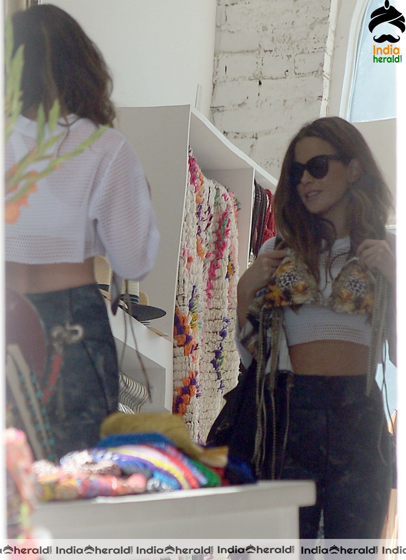 Kate Beckinsale Shopping a Bra at Asa Kaftans Store in Venice Set 1