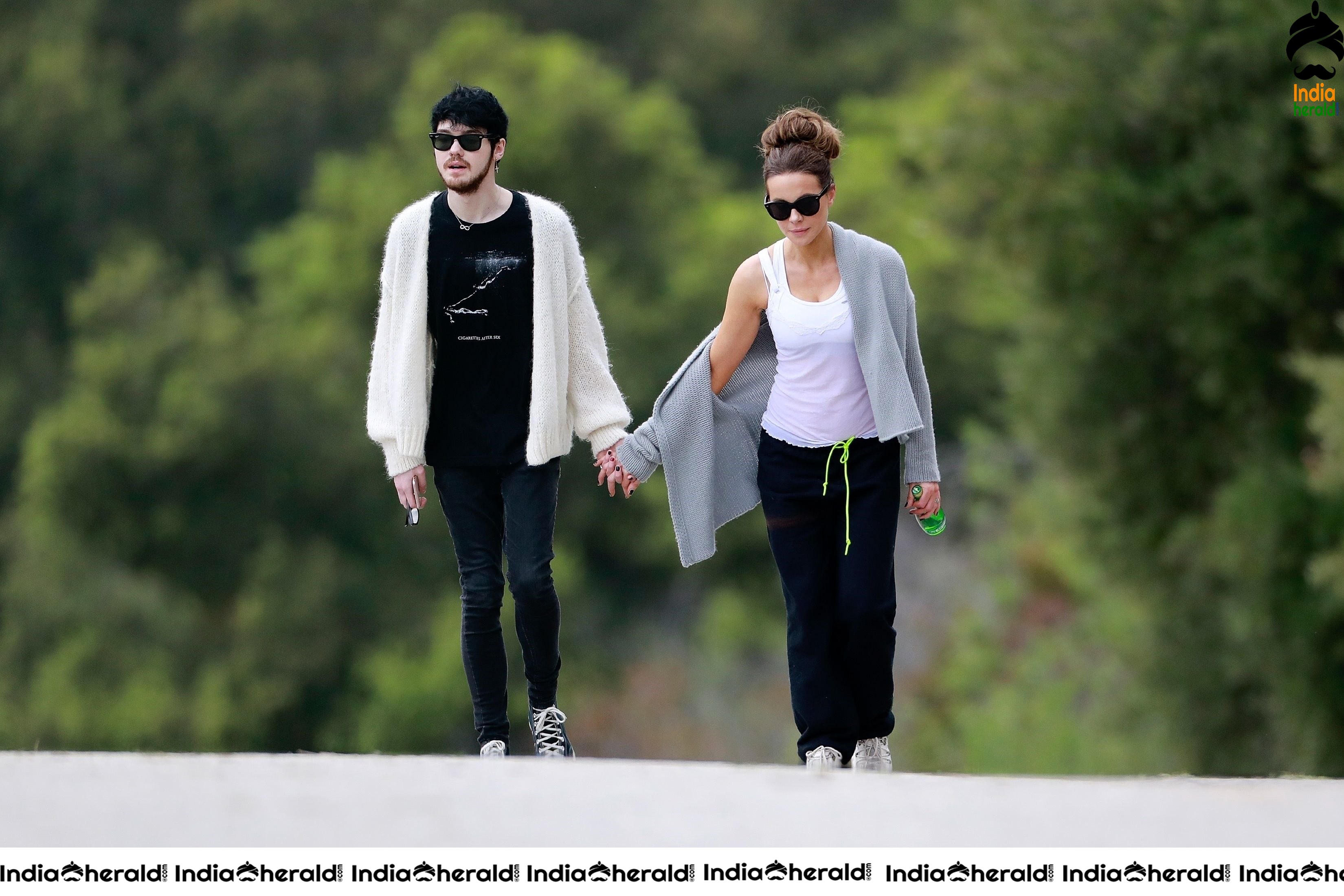 Kate Beckinsale takes a walk with her Boyfriend in Brentwood during Lockdown