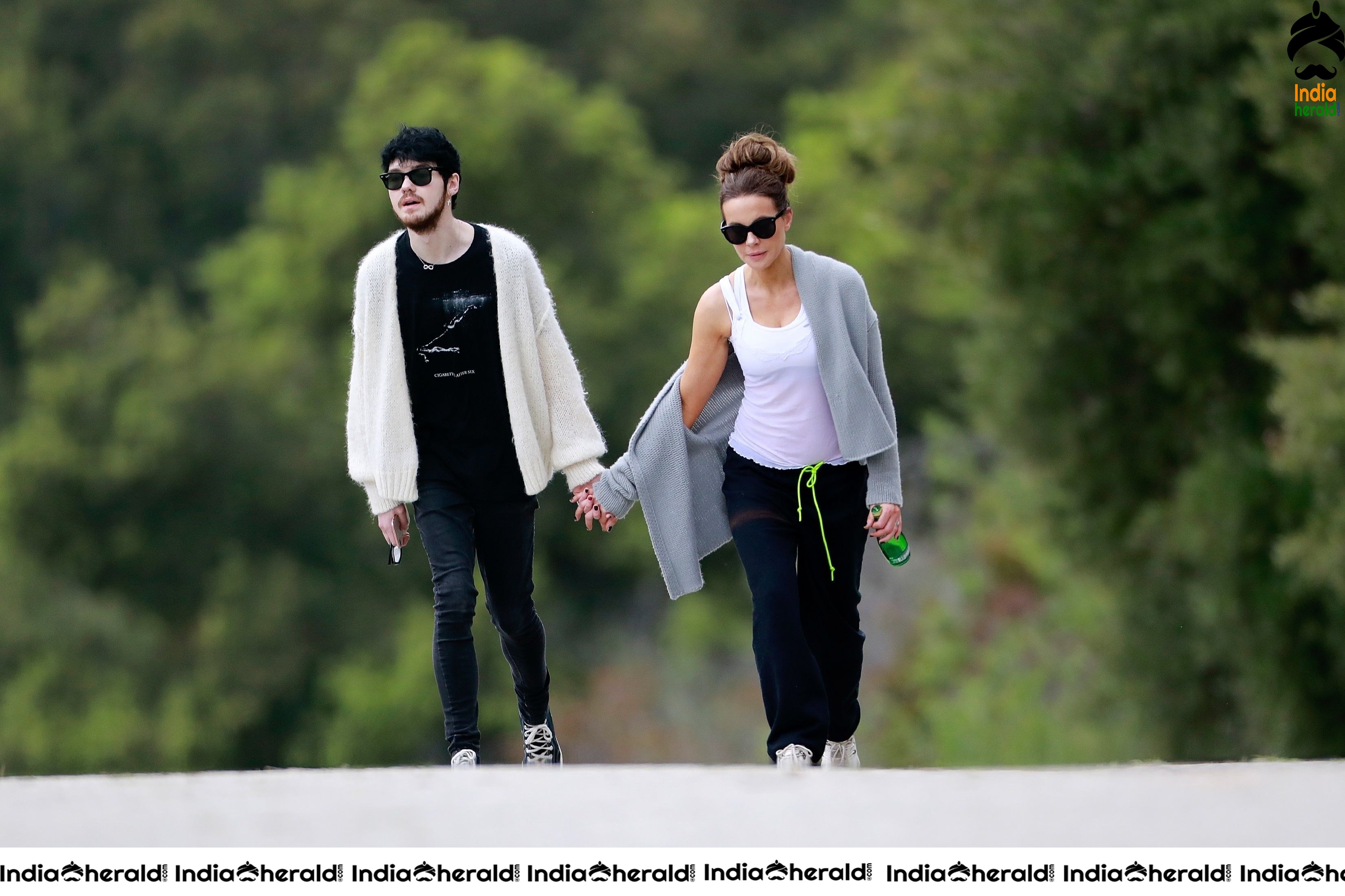 Kate Beckinsale takes a walk with her Boyfriend in Brentwood during Lockdown